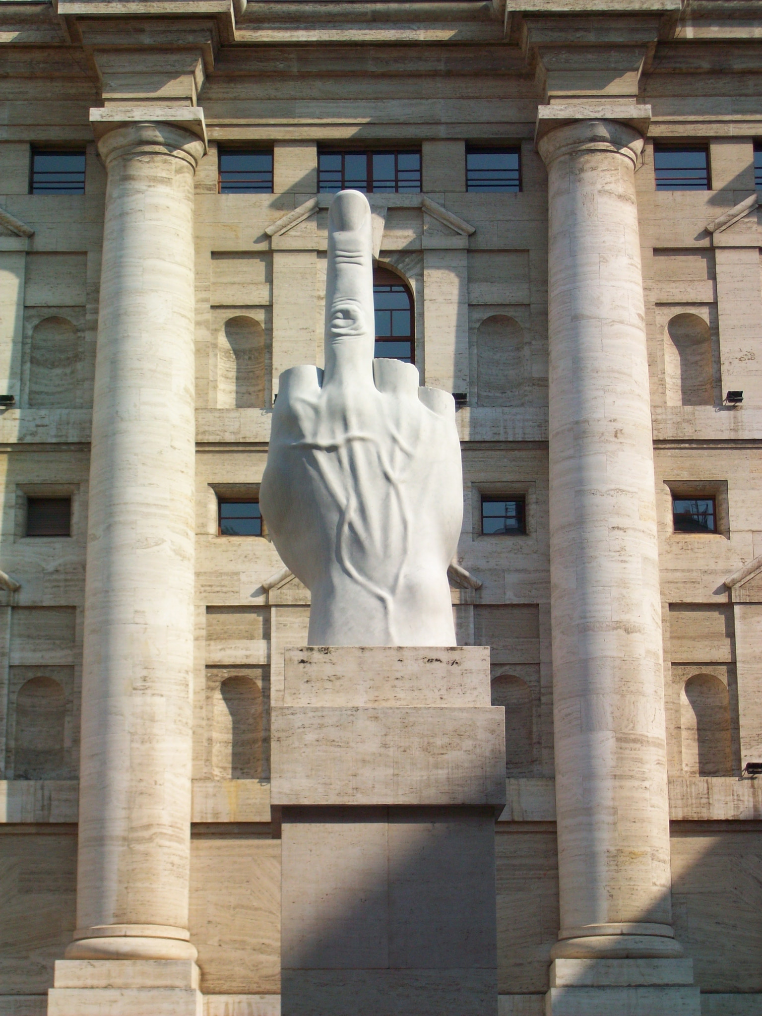 Kodak EASYSHARE M863 DIGITAL CAMERA sample photo. Monument in milan... photography