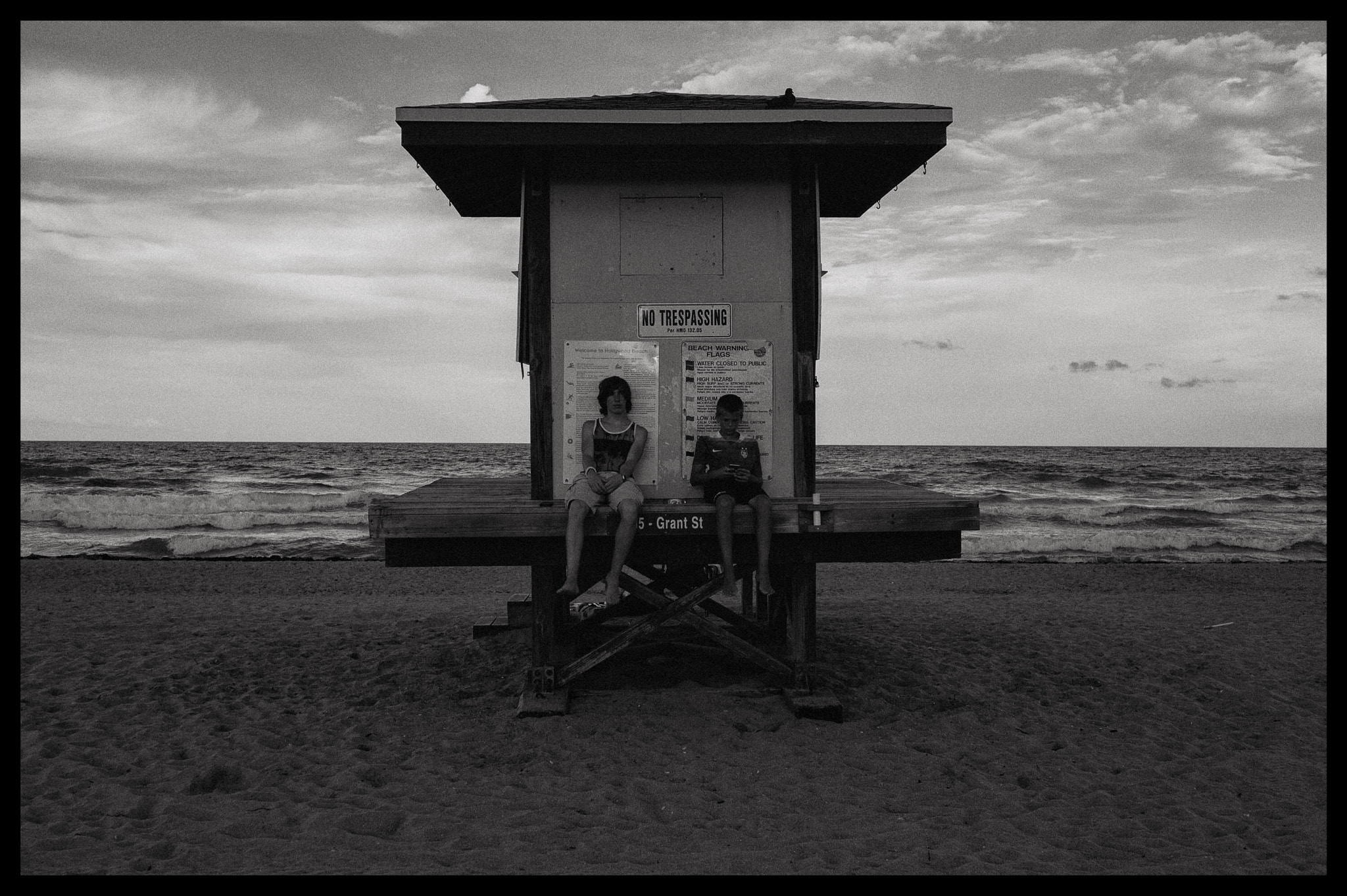 Leica M9 + Leica Summicron-M 35mm F2 ASPH sample photo. Part of my beach bodies collection. just some kids ... photography