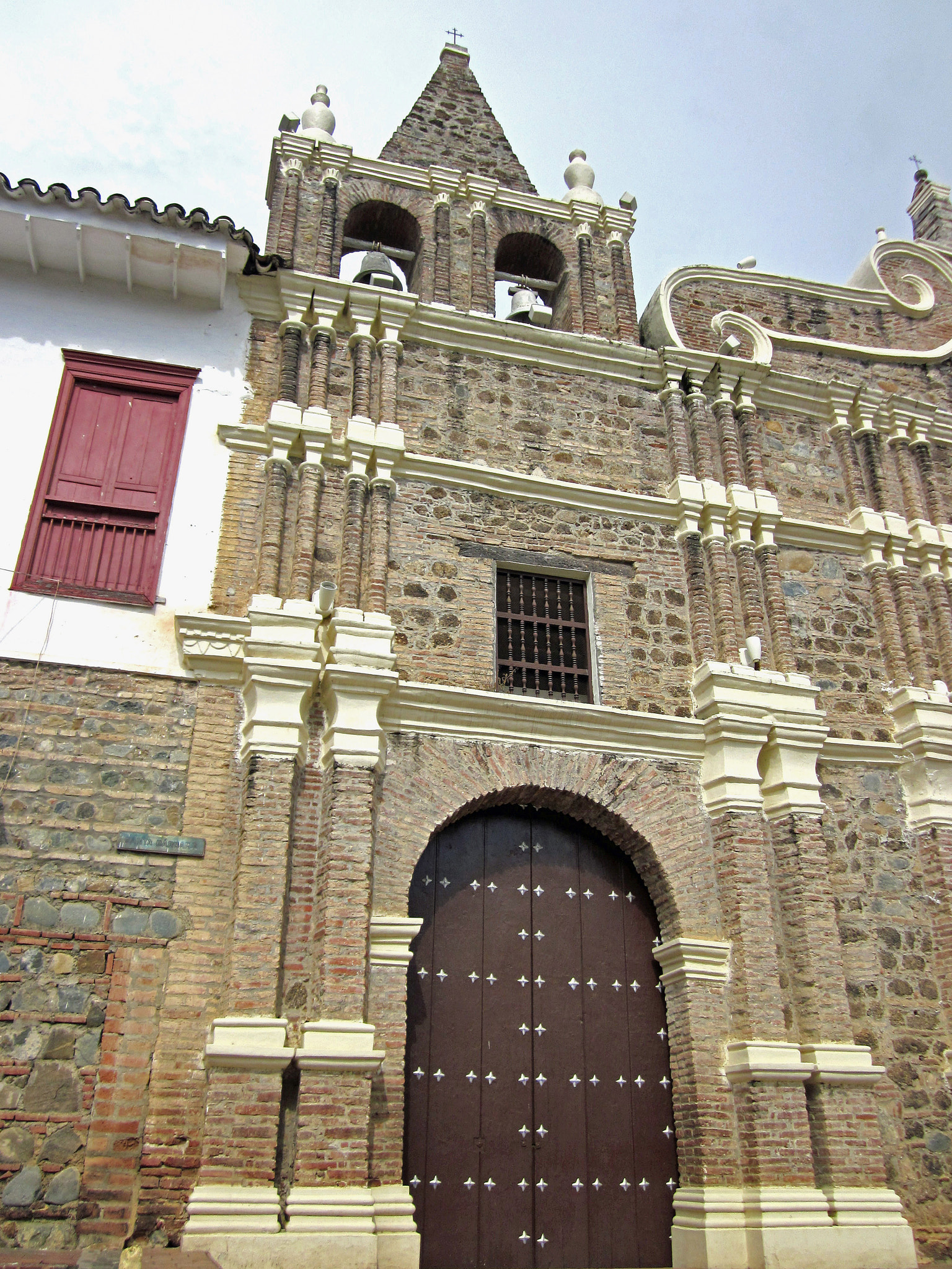 Canon PowerShot SD1300 IS (IXUS 105 / IXY 200F) sample photo. Iglesia de santa barbara photography