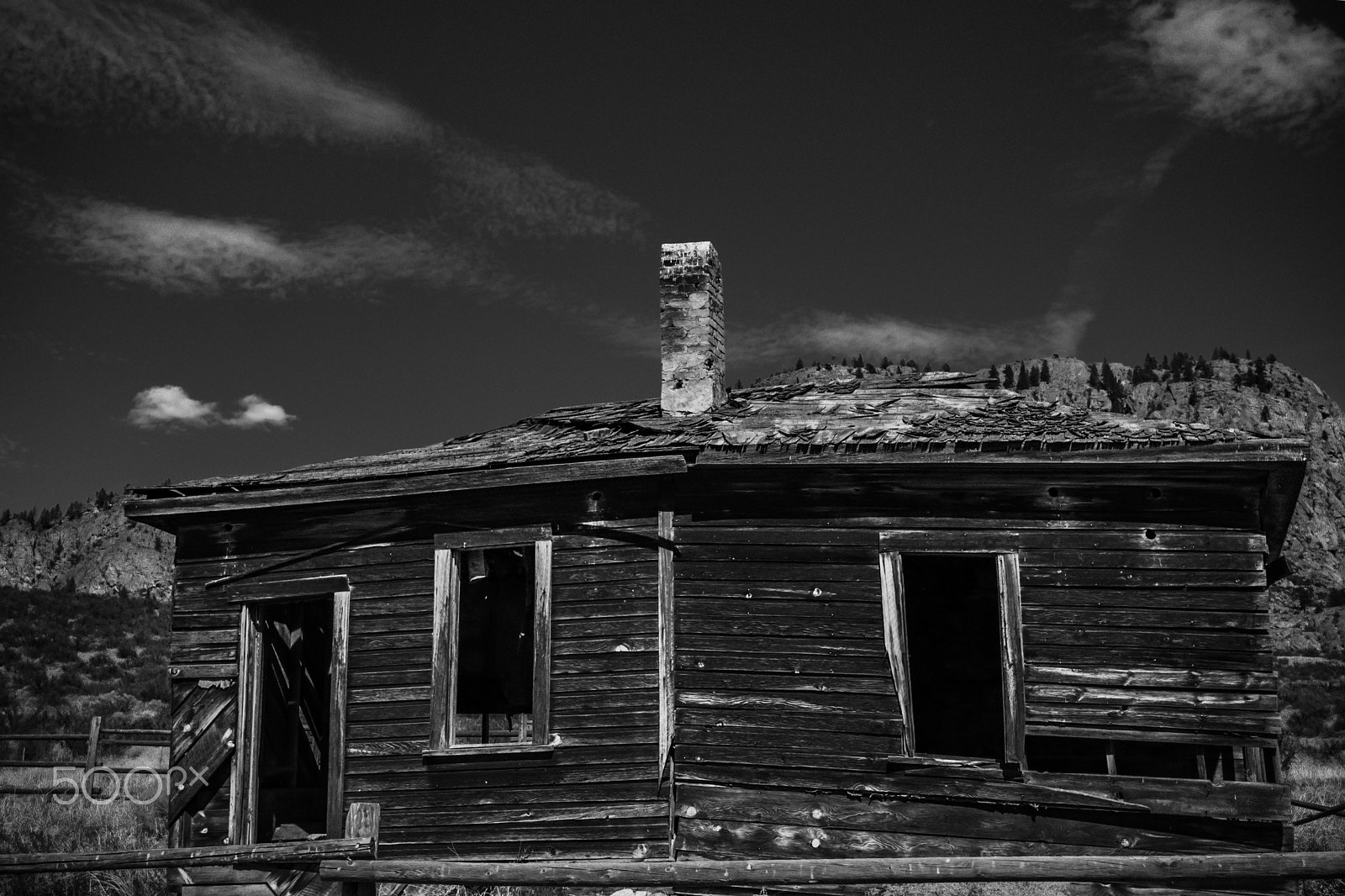 Panasonic Lumix DMC-GH4 + LUMIX G 20/F1.7 II sample photo. Osoyoos barn bw photography
