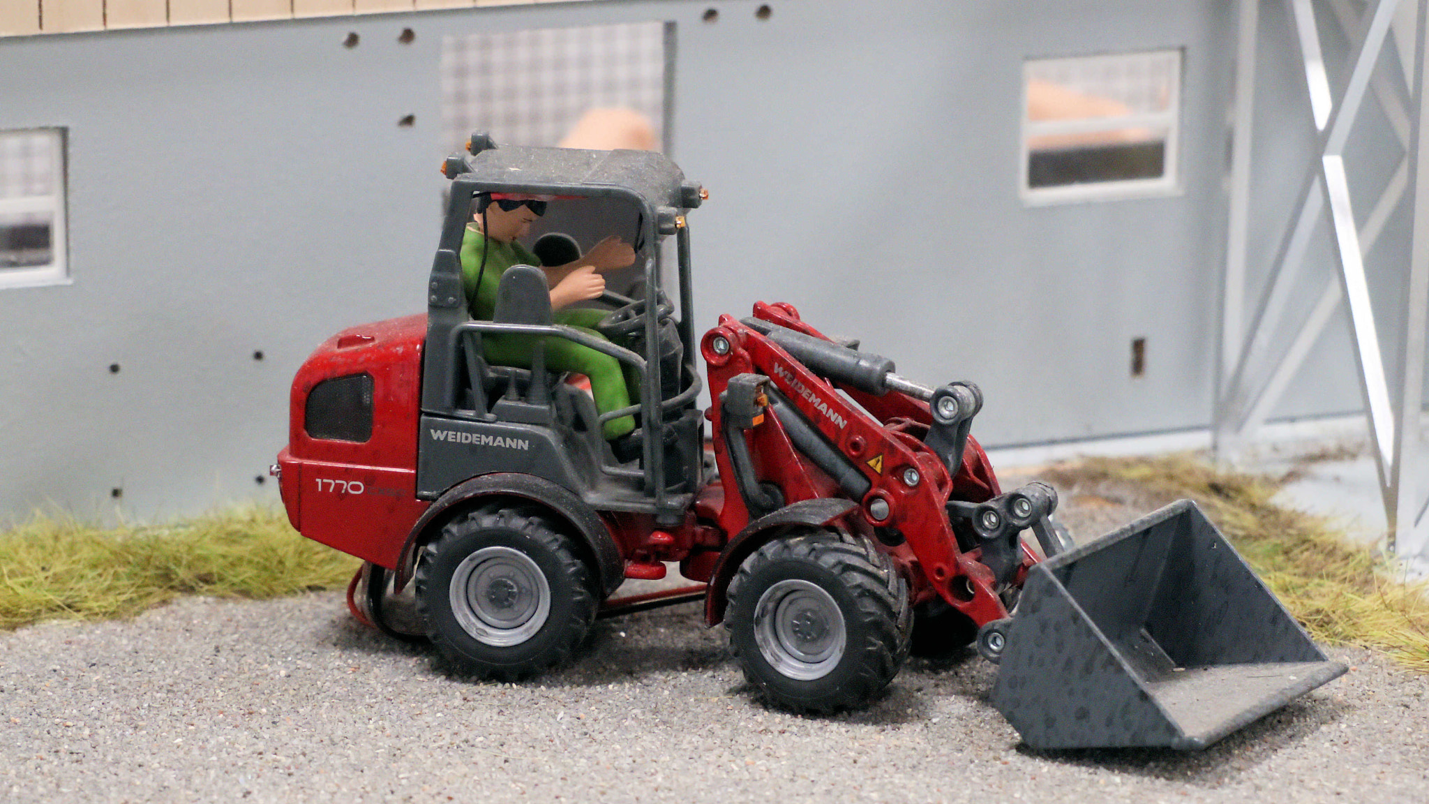 Canon XC10 sample photo. Giant driver - weidemann 1770 photography