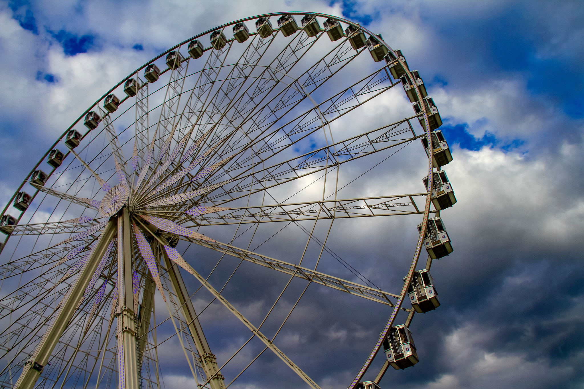 Canon EOS 7D + Canon EF-S 18-200mm F3.5-5.6 IS sample photo. Paris, france photography