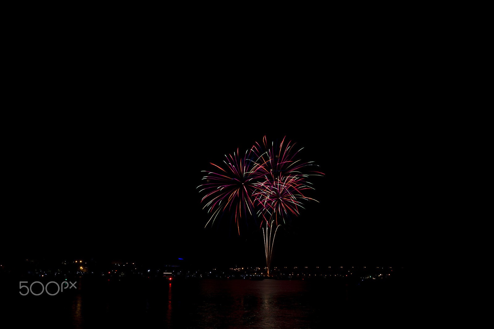 Canon EOS-1D Mark IV + Canon EF 17-35mm f/2.8L sample photo. Night fireworks photography