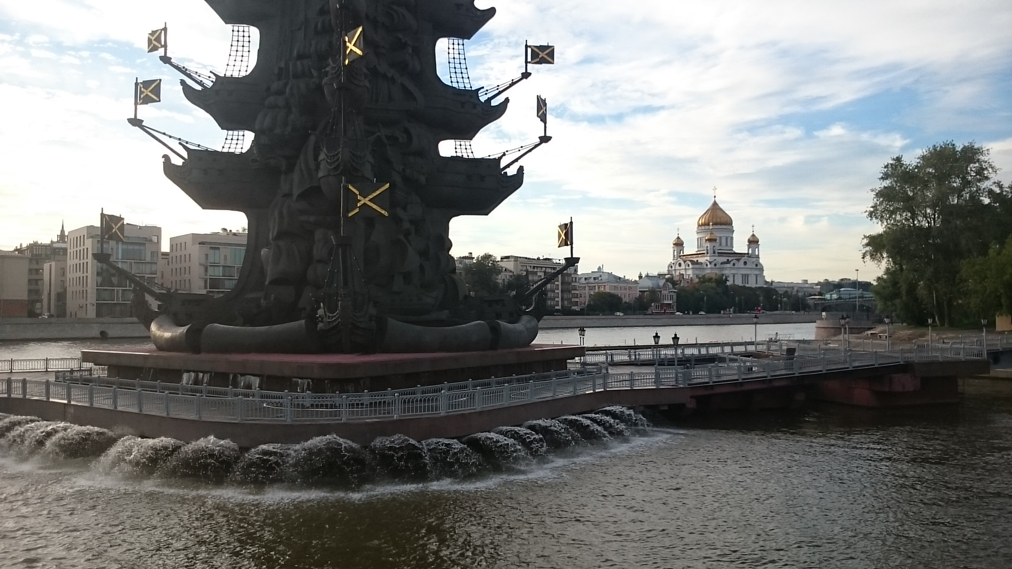 Sony Xperia Z Ultra sample photo. A moscow embankment. photography