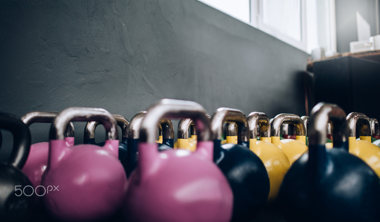 Canon EOS 5DS + Sigma 35mm F1.4 DG HSM Art sample photo. Close-up of kettle bells standing in crossfit gym photography