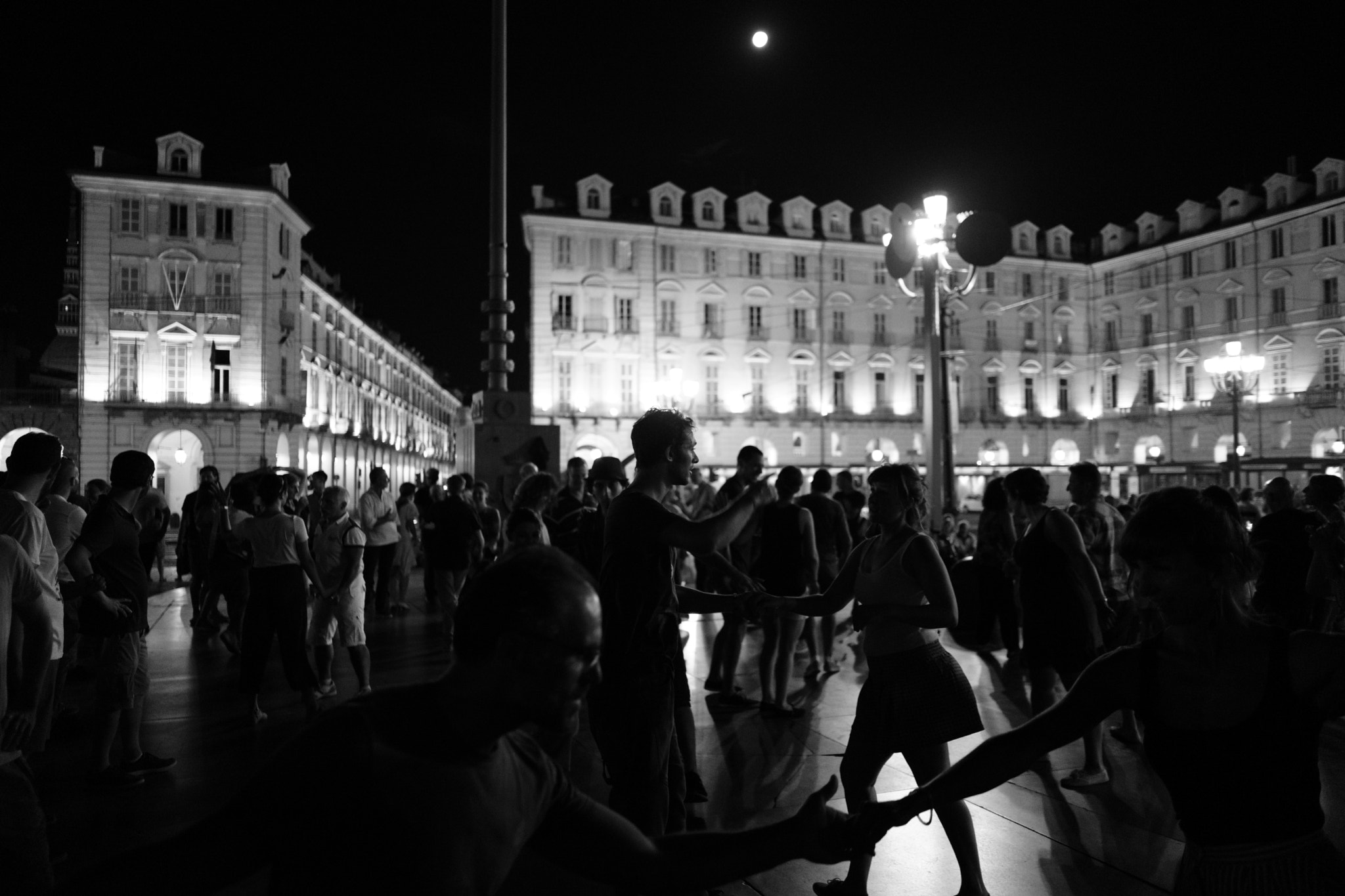 Sony a7 II + Sony FE 28mm F2 sample photo. Dancing in the moonlight photography