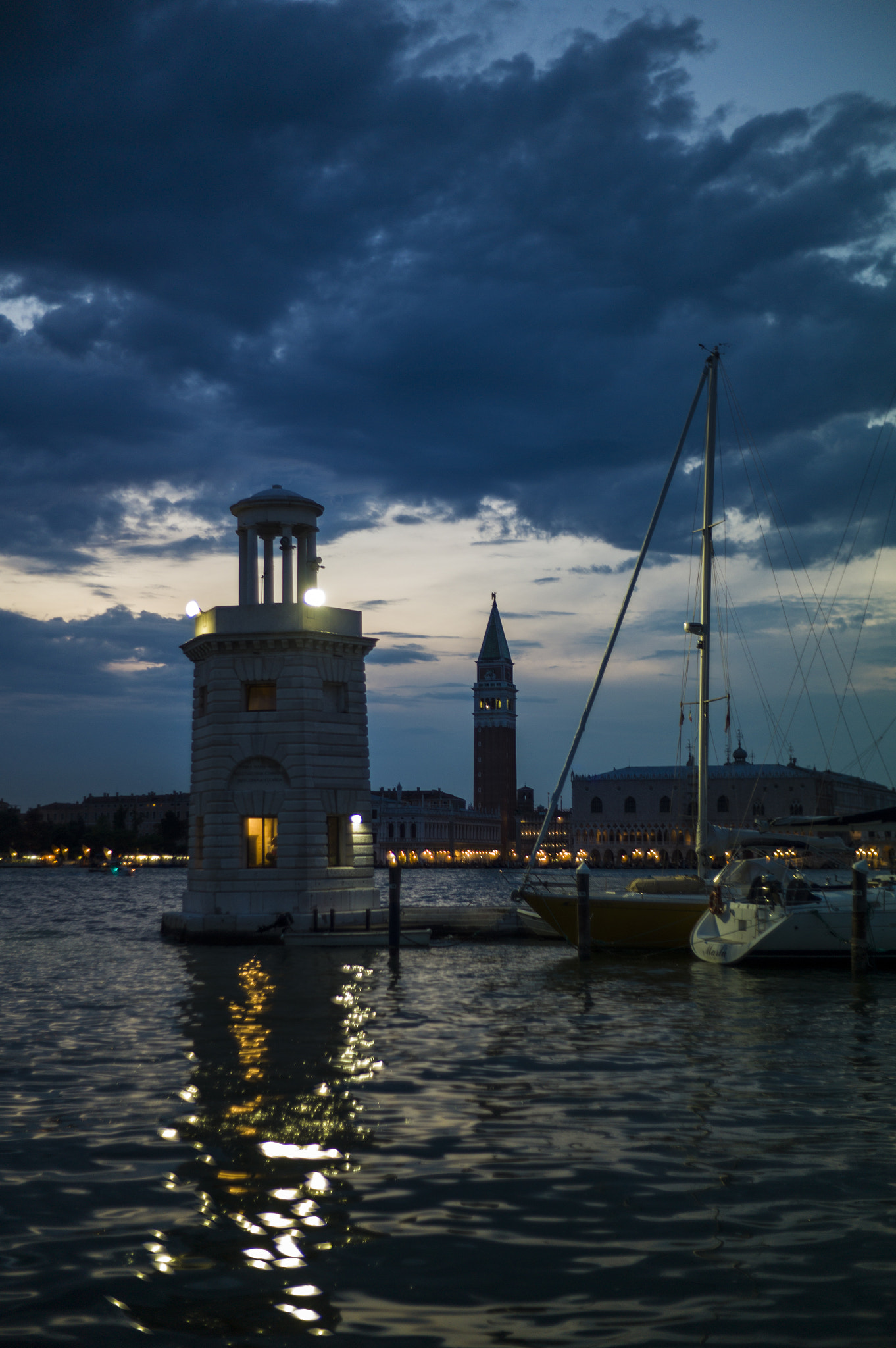 Leica M9 + Elmarit-M 21mm f/2.8 sample photo. Venice photography