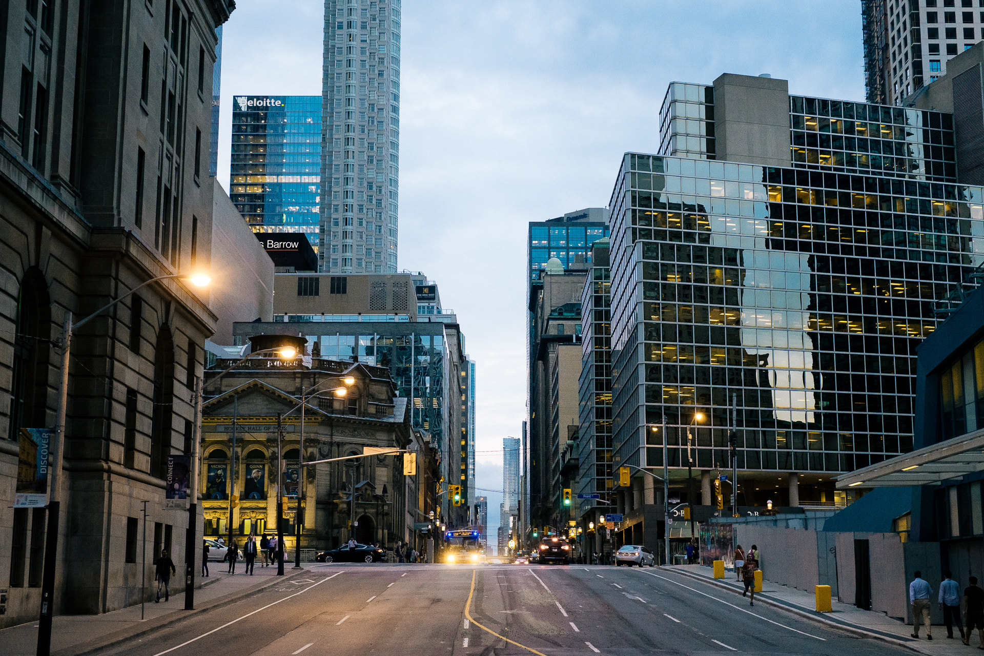 Sony a6300 + E 32mm F1.8 sample photo. 30 yonge street photography