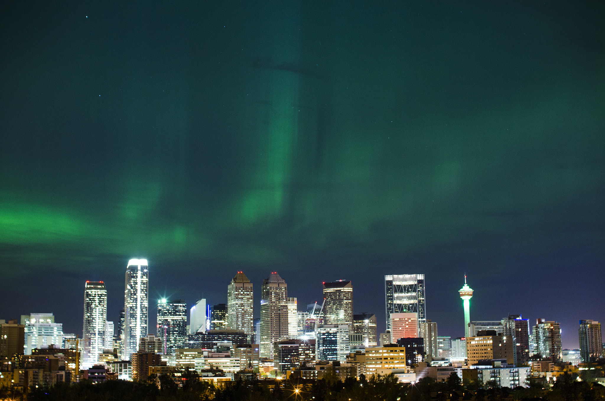 Nikon D5100 + Sigma 30mm F1.4 EX DC HSM sample photo. Northern lights over calgary, alberta photography