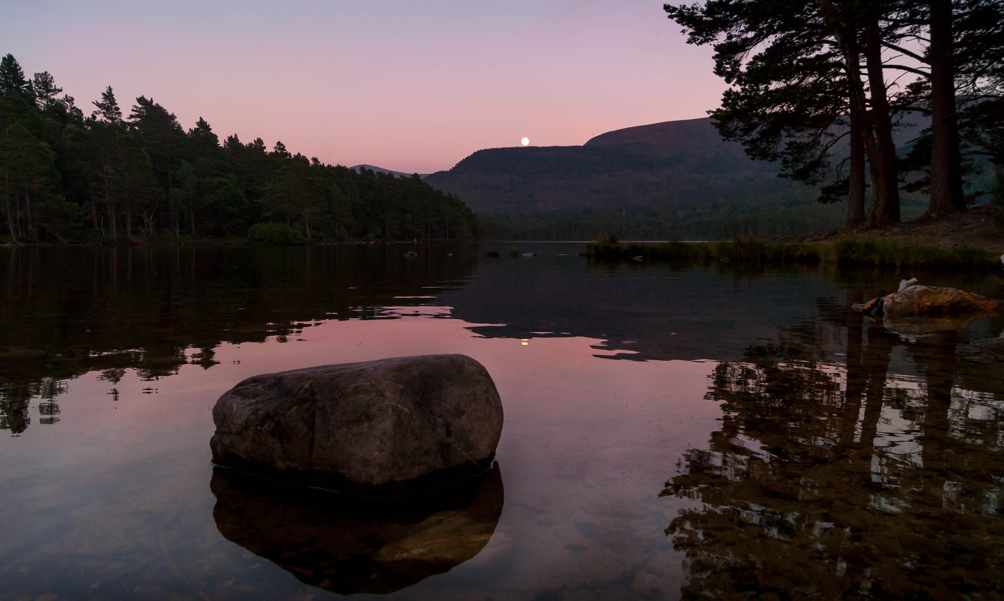 Sony Alpha DSLR-A380 sample photo. Moonrise at sunset photography