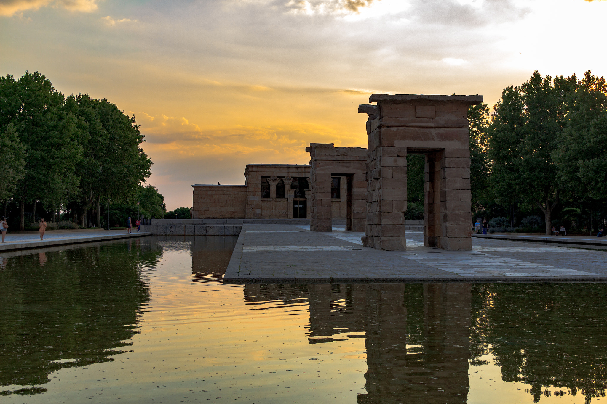 Canon EF-S 17-55mm F2.8 IS USM sample photo. Templo de debod photography