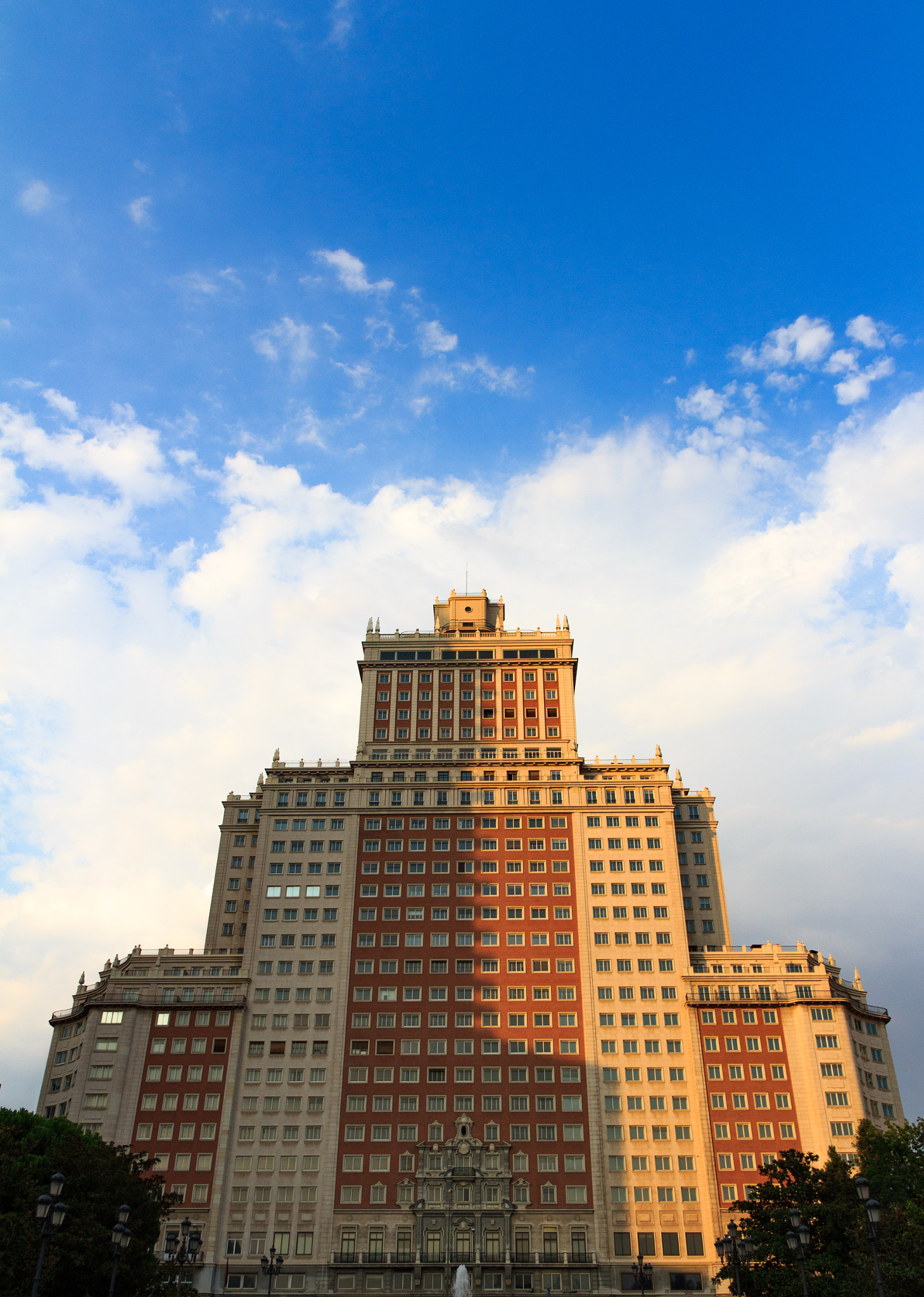 Canon EF-S 17-55mm F2.8 IS USM sample photo. Edificio espana photography