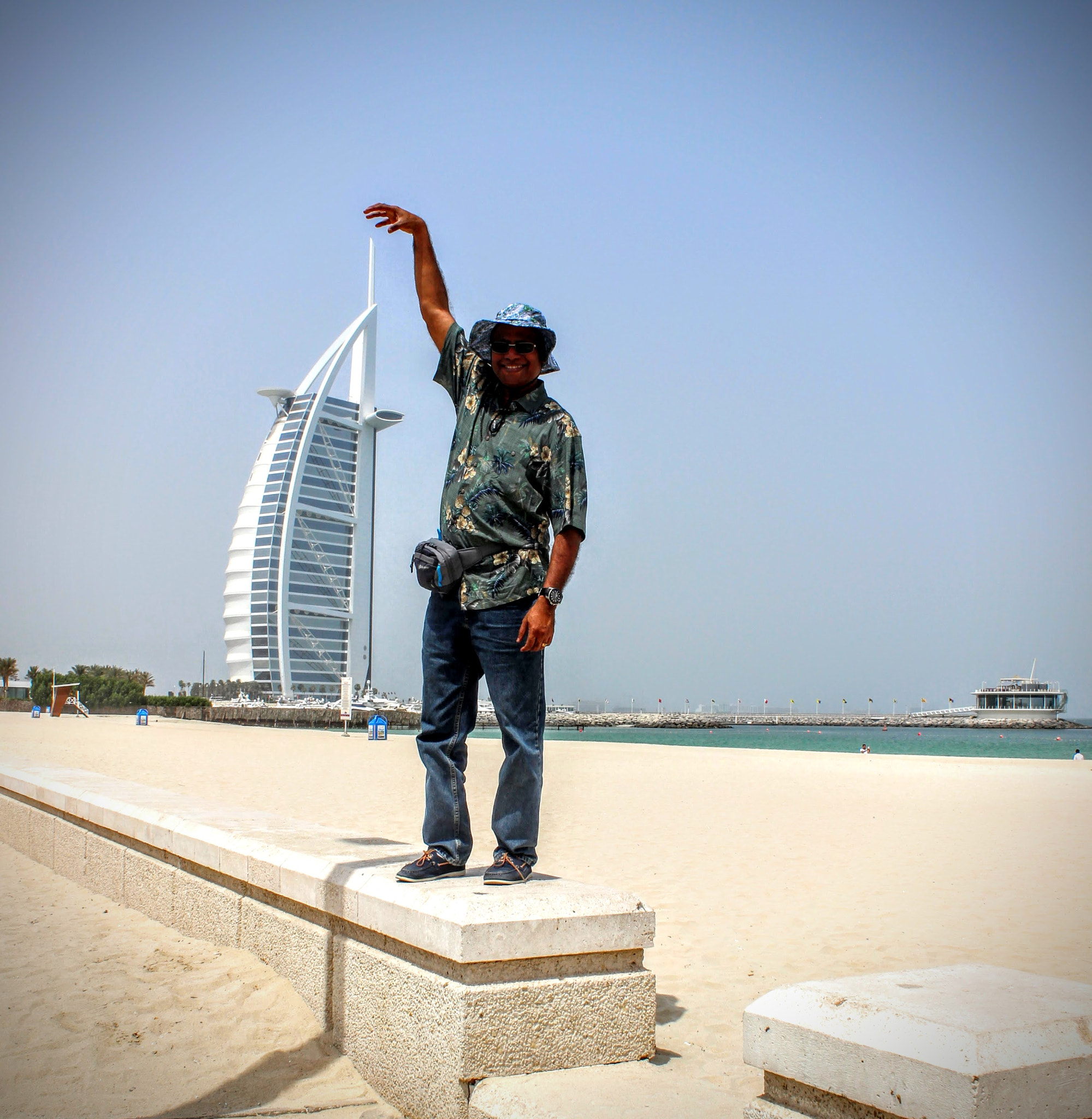 Canon EOS 100D (EOS Rebel SL1 / EOS Kiss X7) sample photo. It's this high ! classic tourist frame of the palm at dubai photography