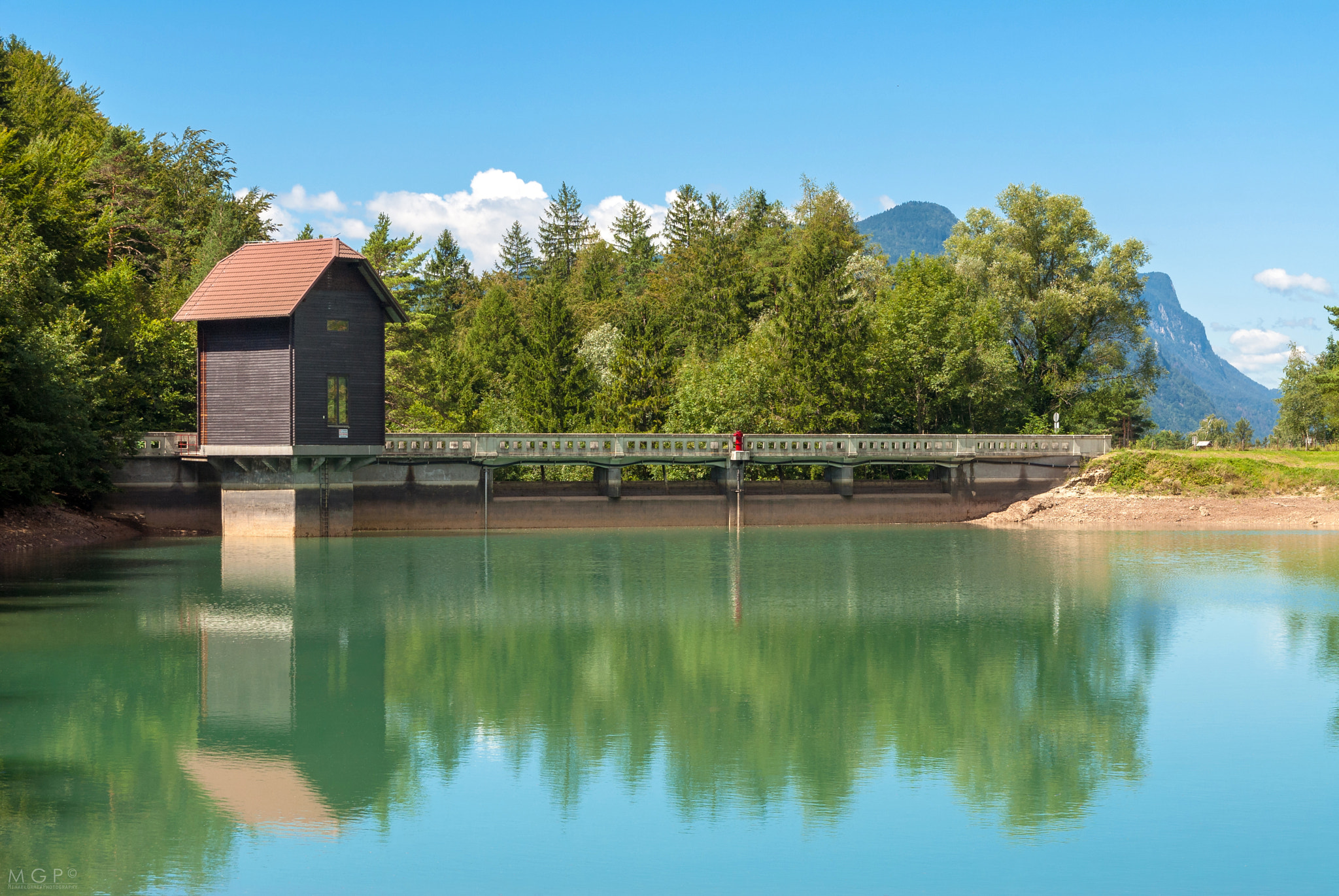 Sigma 17-50mm F2.8 EX DC OS HSM sample photo. Završnica lake, slovenia photography