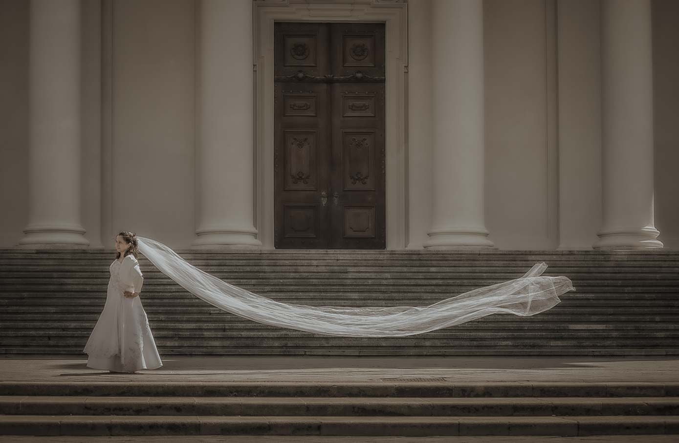 AF Zoom-Nikkor 80-200mm f/2.8 ED sample photo. The veil photography