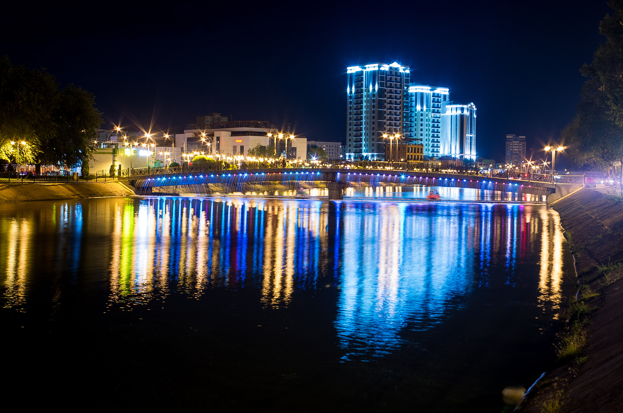 Pentax K-30 + Pentax smc DA 35mm F2.4 AL sample photo. Night astrakhan photography