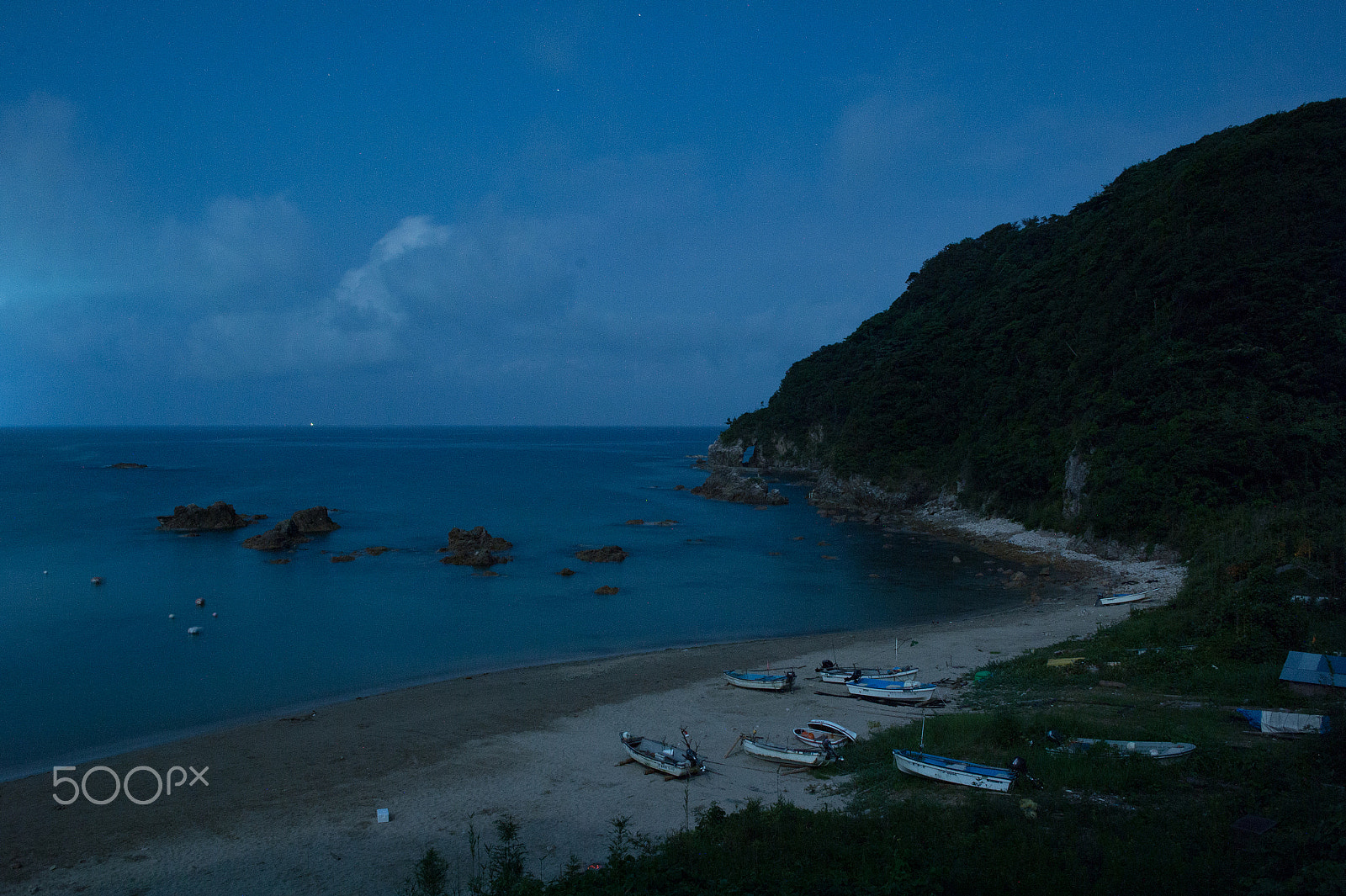 ZEISS Distagon T* 28mm F2 sample photo. Moonlight beach photography