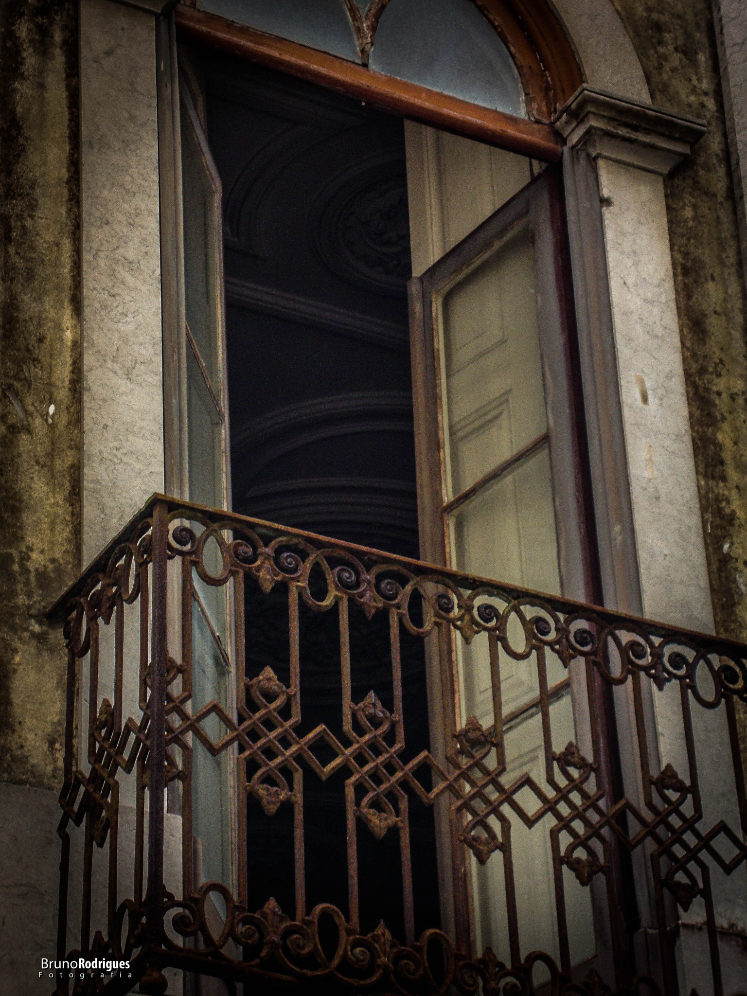 Sony DSC-W210 sample photo. Abandoned house photography