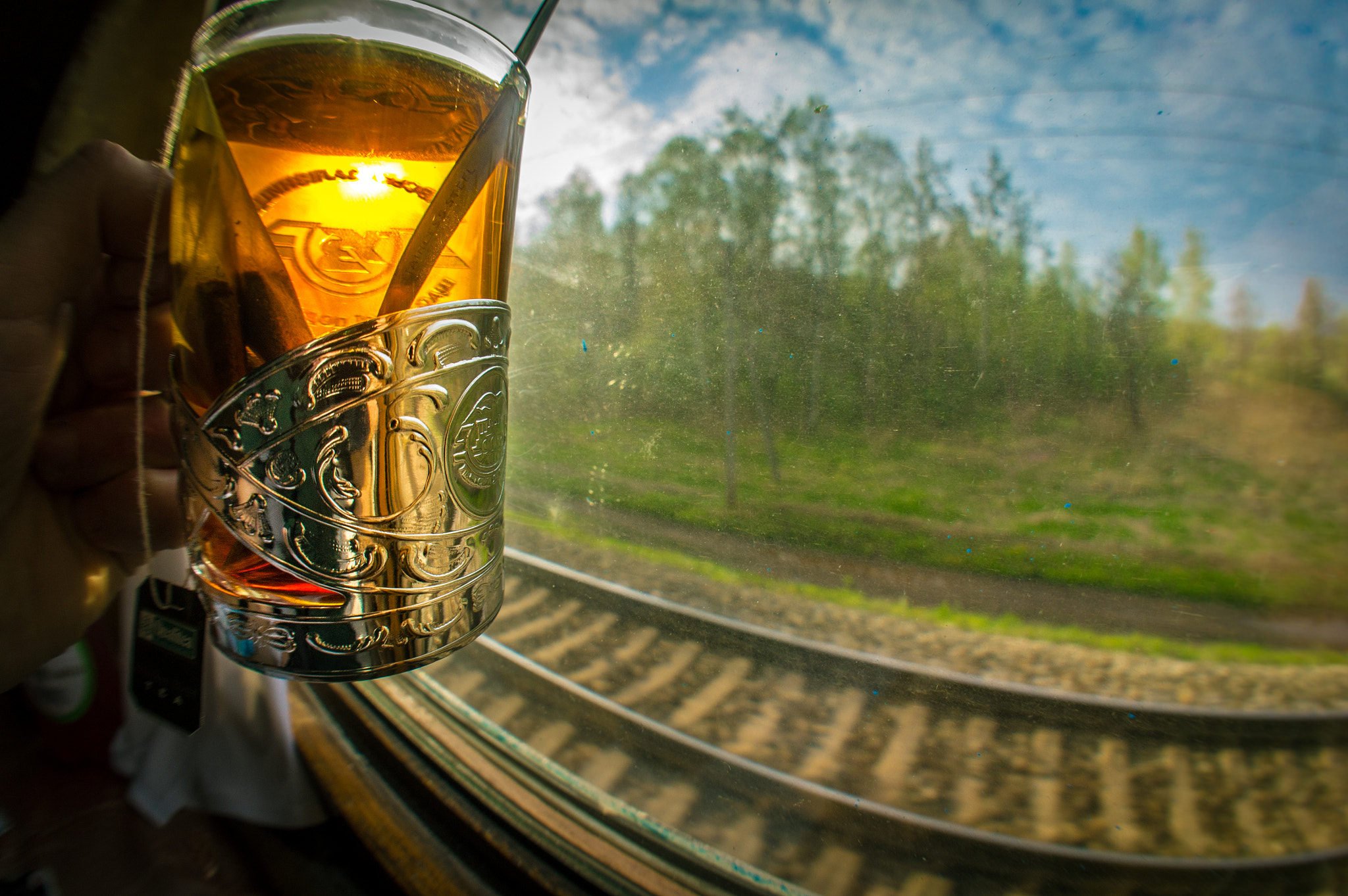 Sony Alpha NEX-5 + Sony E 16mm F2.8 sample photo. In a train photography