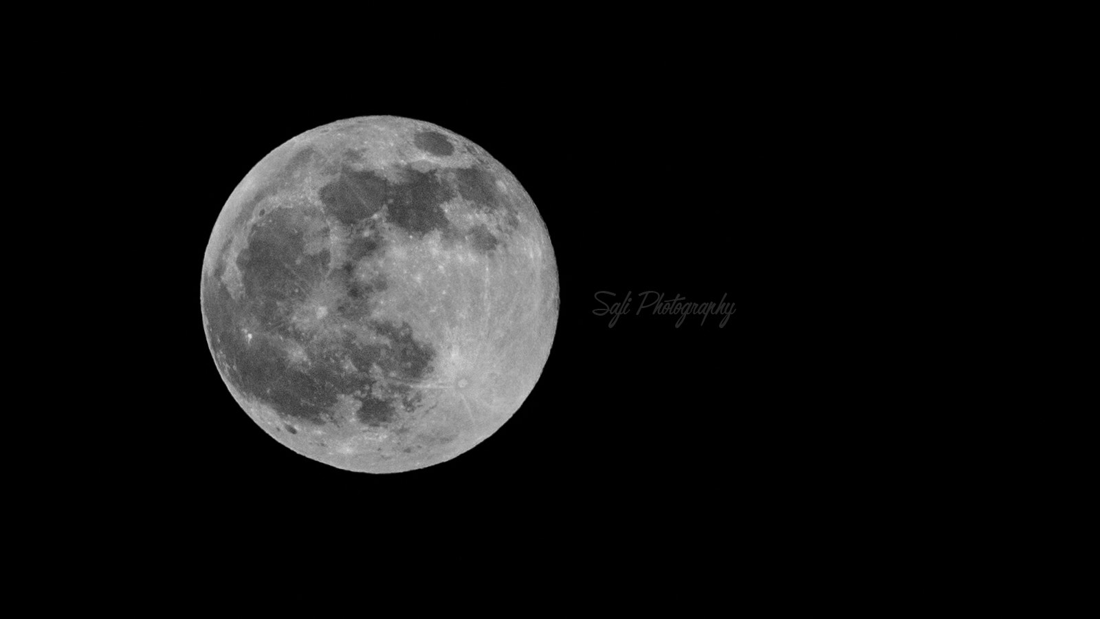 Canon EF-S 55-250mm F4-5.6 IS STM sample photo. Full moon in black sky photography