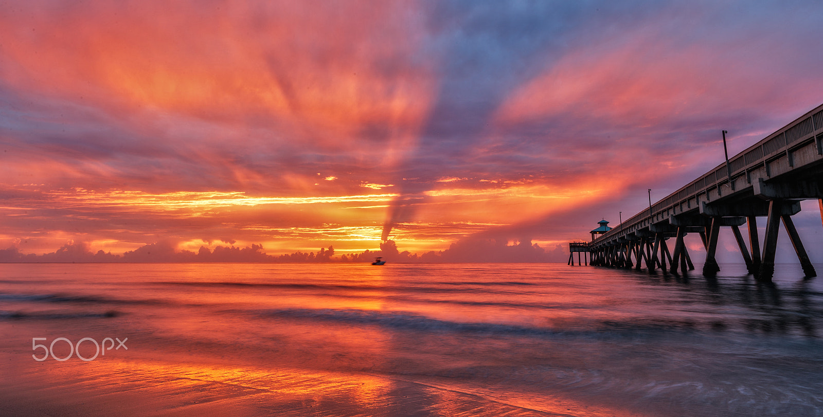 Canon EF 11-24mm F4L USM sample photo. Orange sunrise at the pier photography