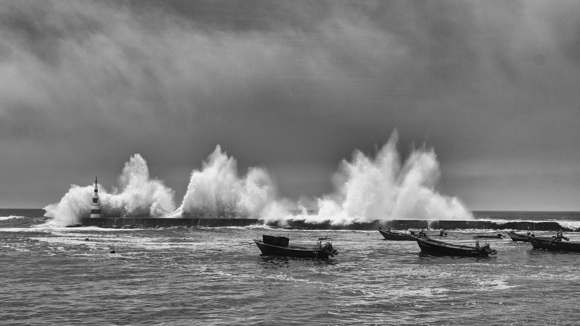 Sony Alpha NEX-5T + 16-35mm F4 ZA OSS sample photo. Sea photography