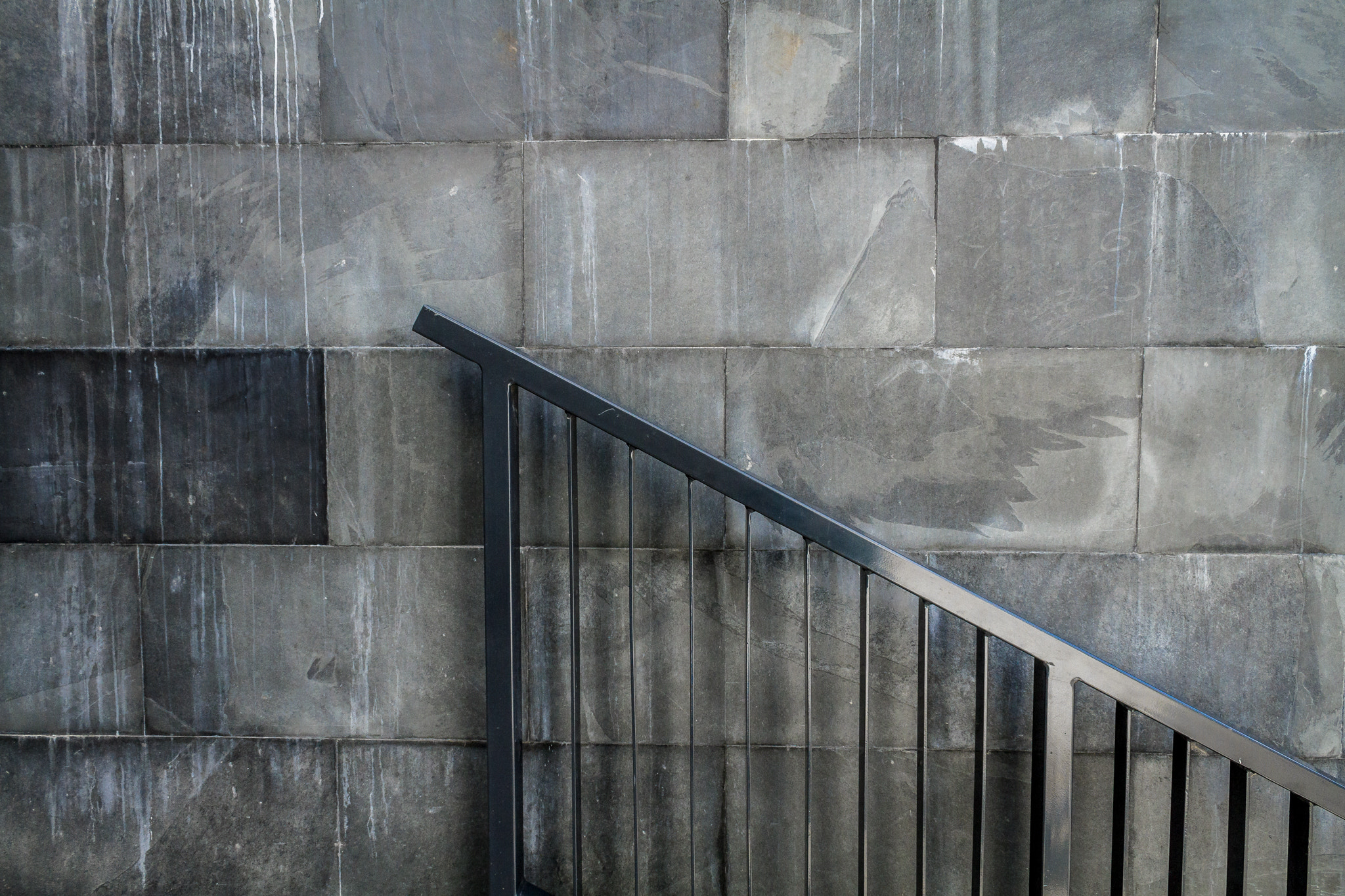 Canon EF-S 18-55mm F3.5-5.6 III sample photo. The wall photography