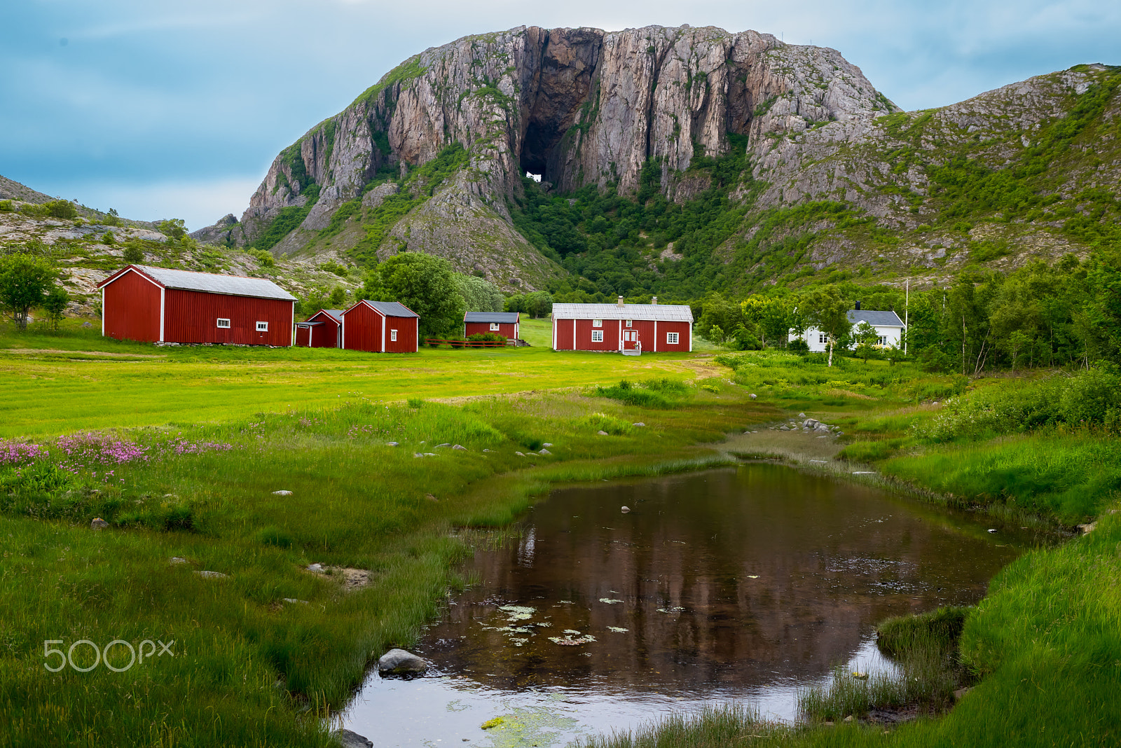 Nikon D810 + Nikon AF Nikkor 35mm F2D sample photo. The mountain with a hole in it photography