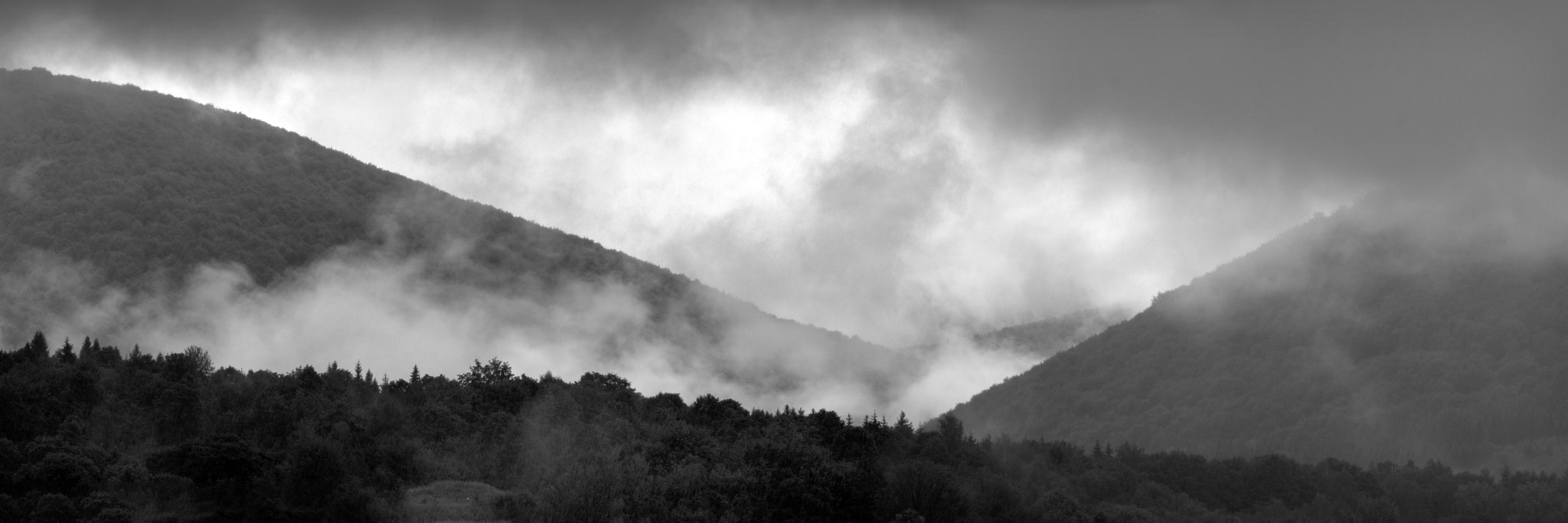 Pentax smc DA* 60-250mm F4.0 ED (IF) SDM sample photo. Cloudy mountainside photography