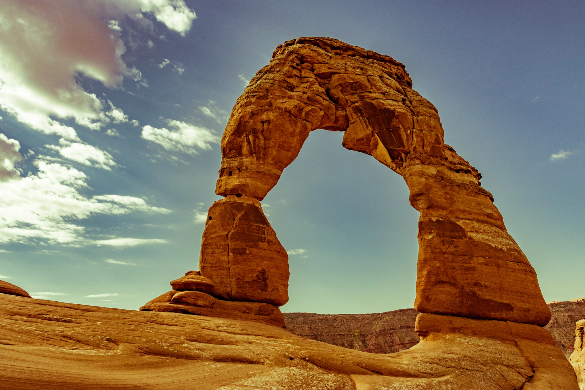 Canon EOS 750D (EOS Rebel T6i / EOS Kiss X8i) + Canon EF 17-40mm F4L USM sample photo. Delicate arch photography