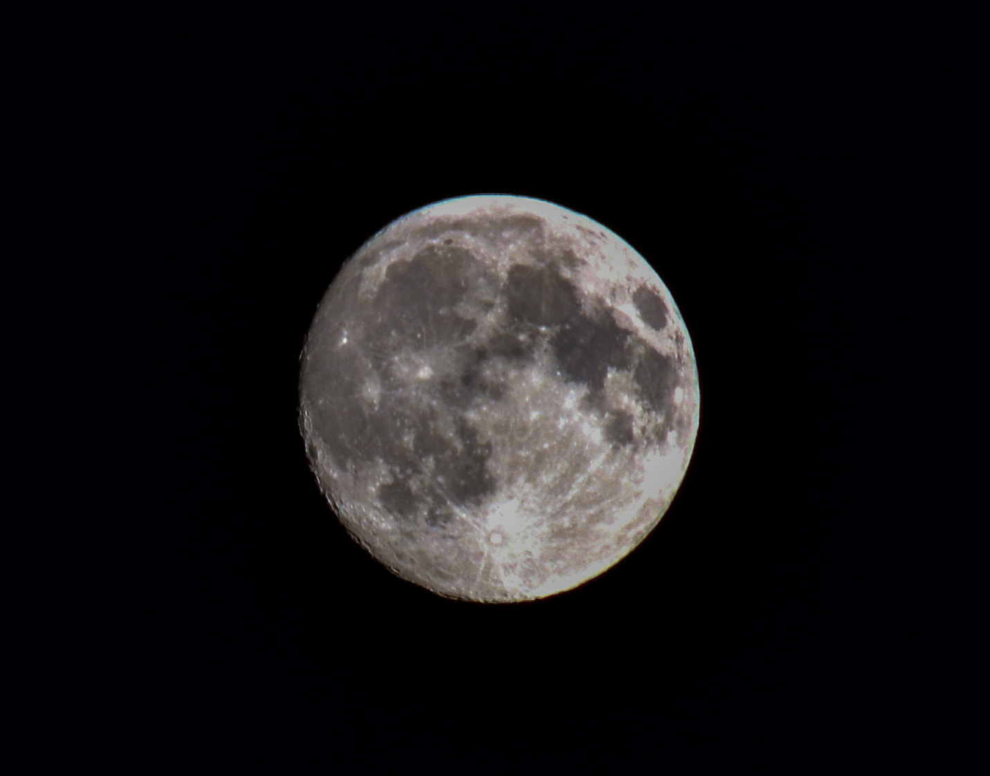 AF Zoom-Nikkor 75-300mm f/4.5-5.6 sample photo. Vollmond photography