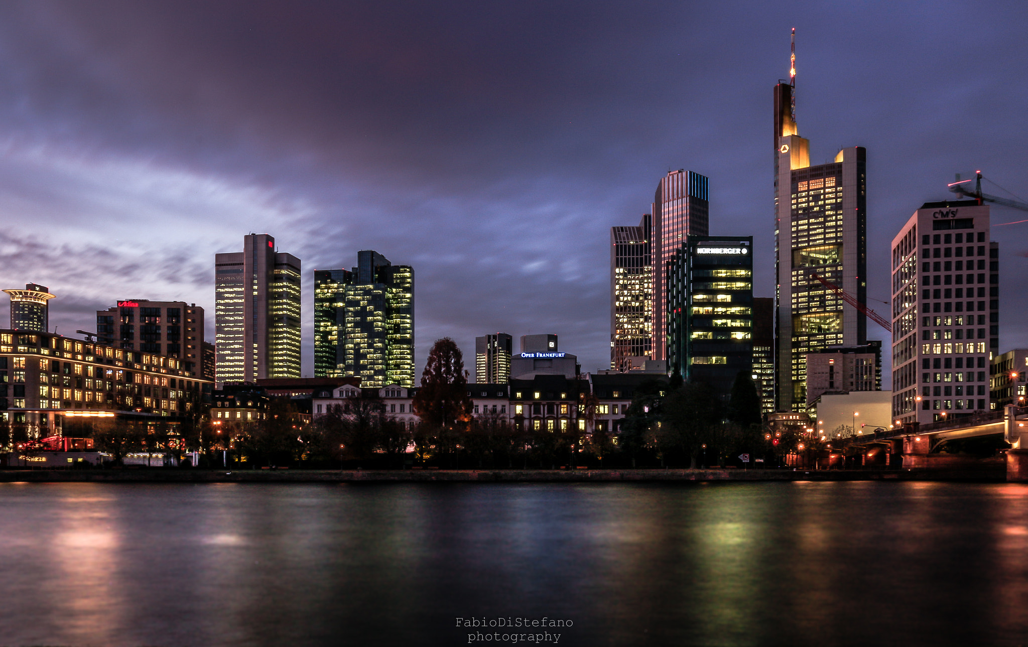 Canon EOS 100D (EOS Rebel SL1 / EOS Kiss X7) + Canon EF 17-40mm F4L USM sample photo. Frankfurt... in the evening photography