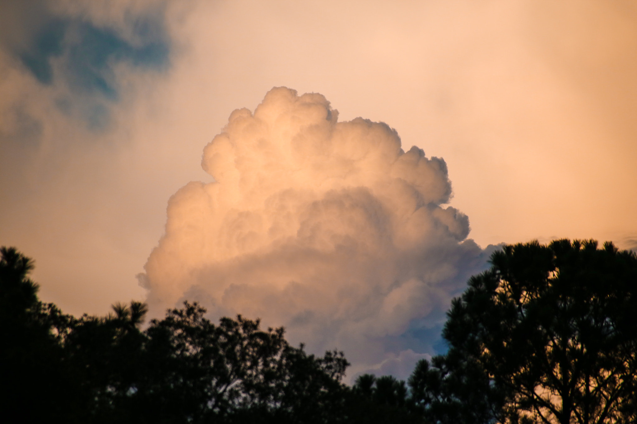 Canon EOS 760D (EOS Rebel T6s / EOS 8000D) + Canon 18-300mm sample photo. Clouds before the storm photography