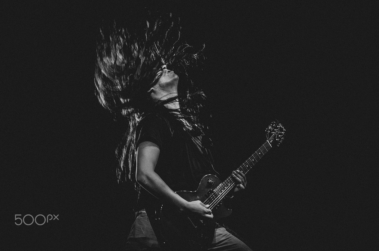 Nikon AF-S Nikkor 70-200mm F2.8G ED VR II sample photo. Guitarist photography