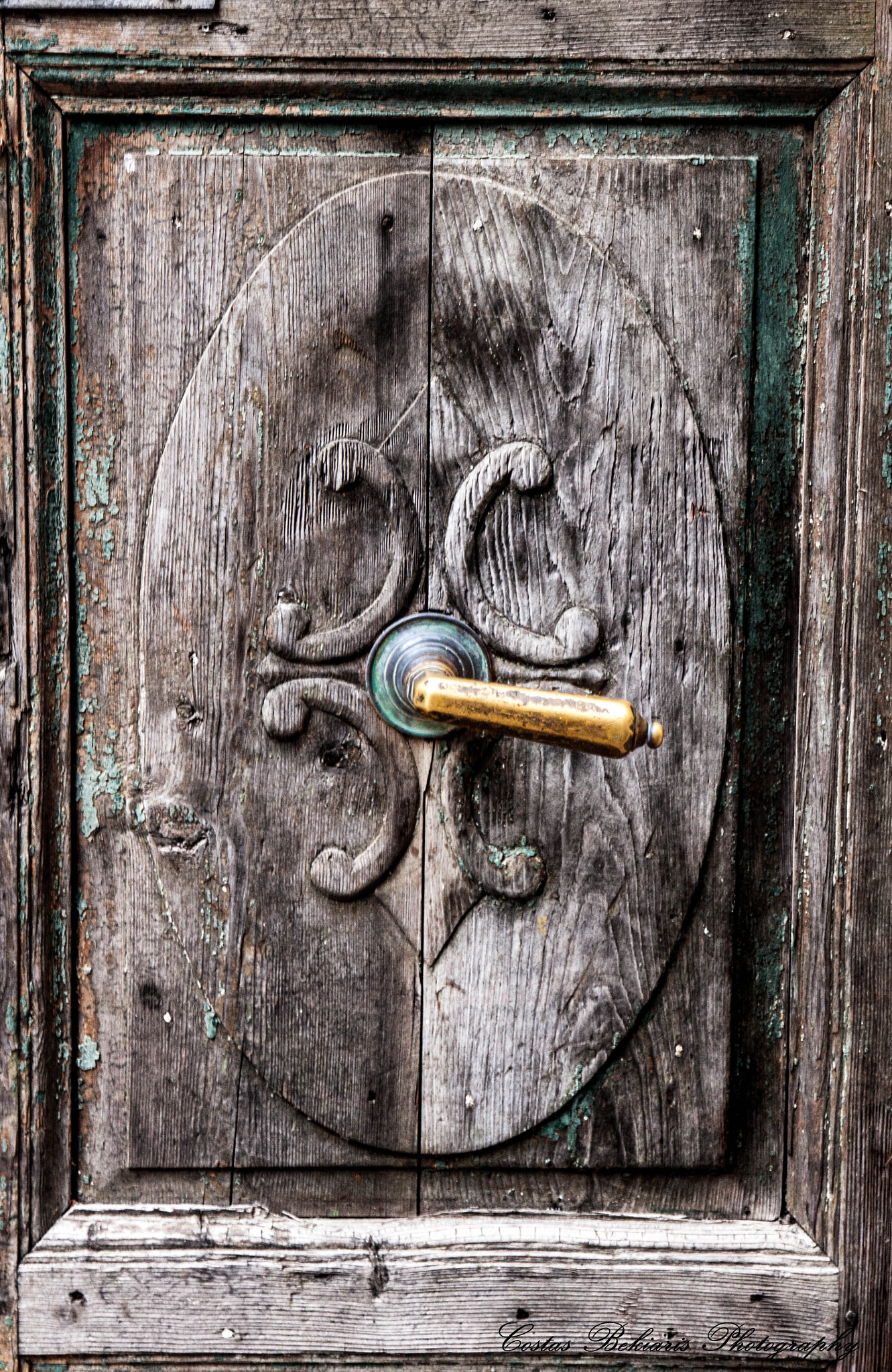Canon EOS 50D + Canon EF-S 15-85mm F3.5-5.6 IS USM sample photo. Door in kotor, montenegro photography