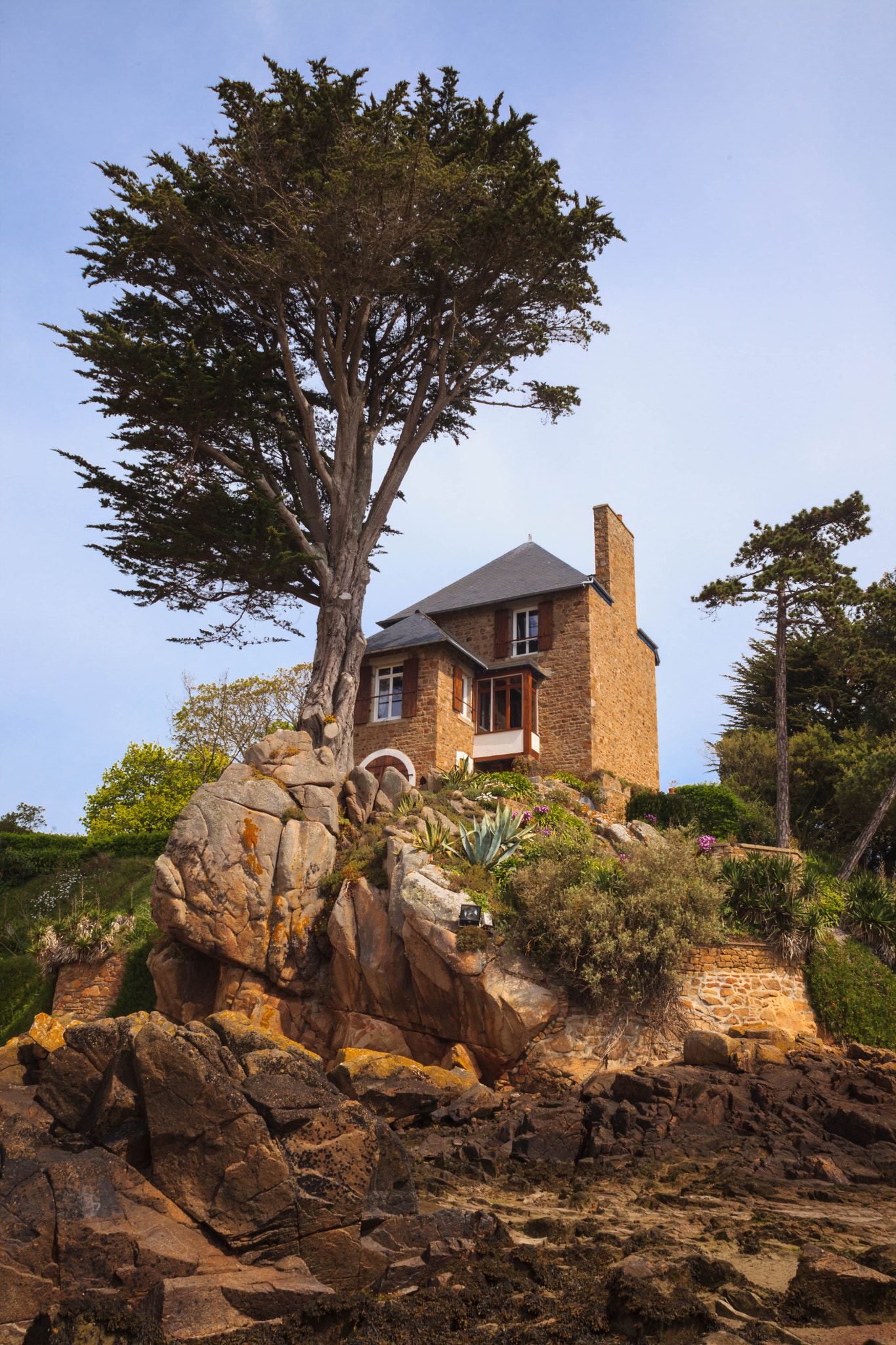 Canon EF 20-35mm F3.5-4.5 USM sample photo. Solitaire photography