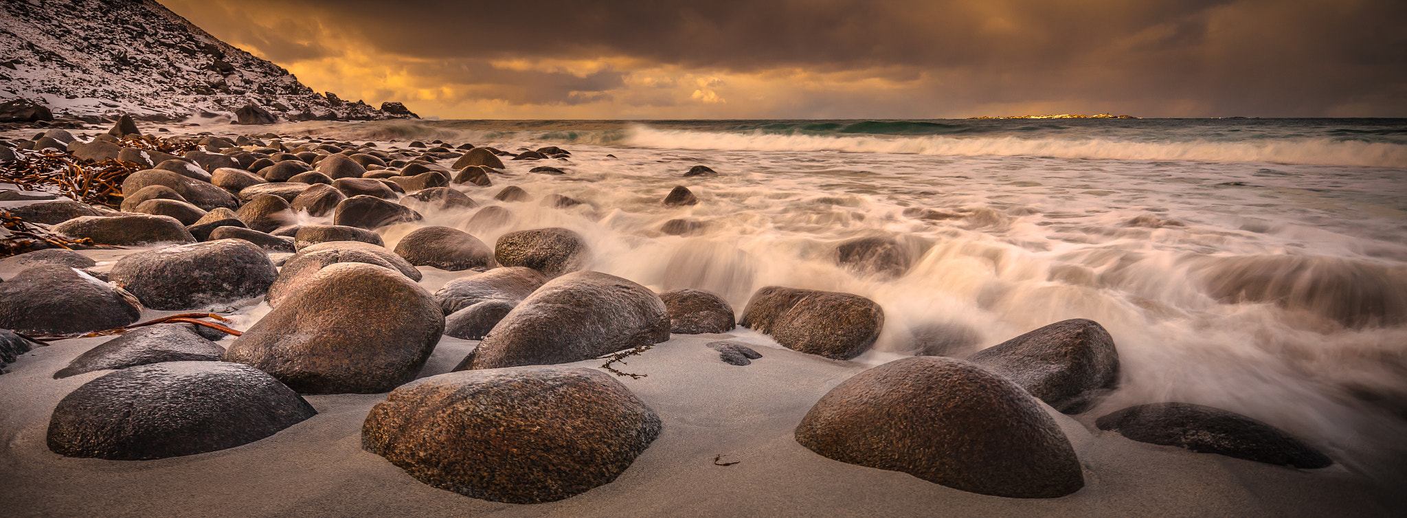 Canon TS-E 17mm F4L Tilt-Shift sample photo. The play of light, lofoten photography