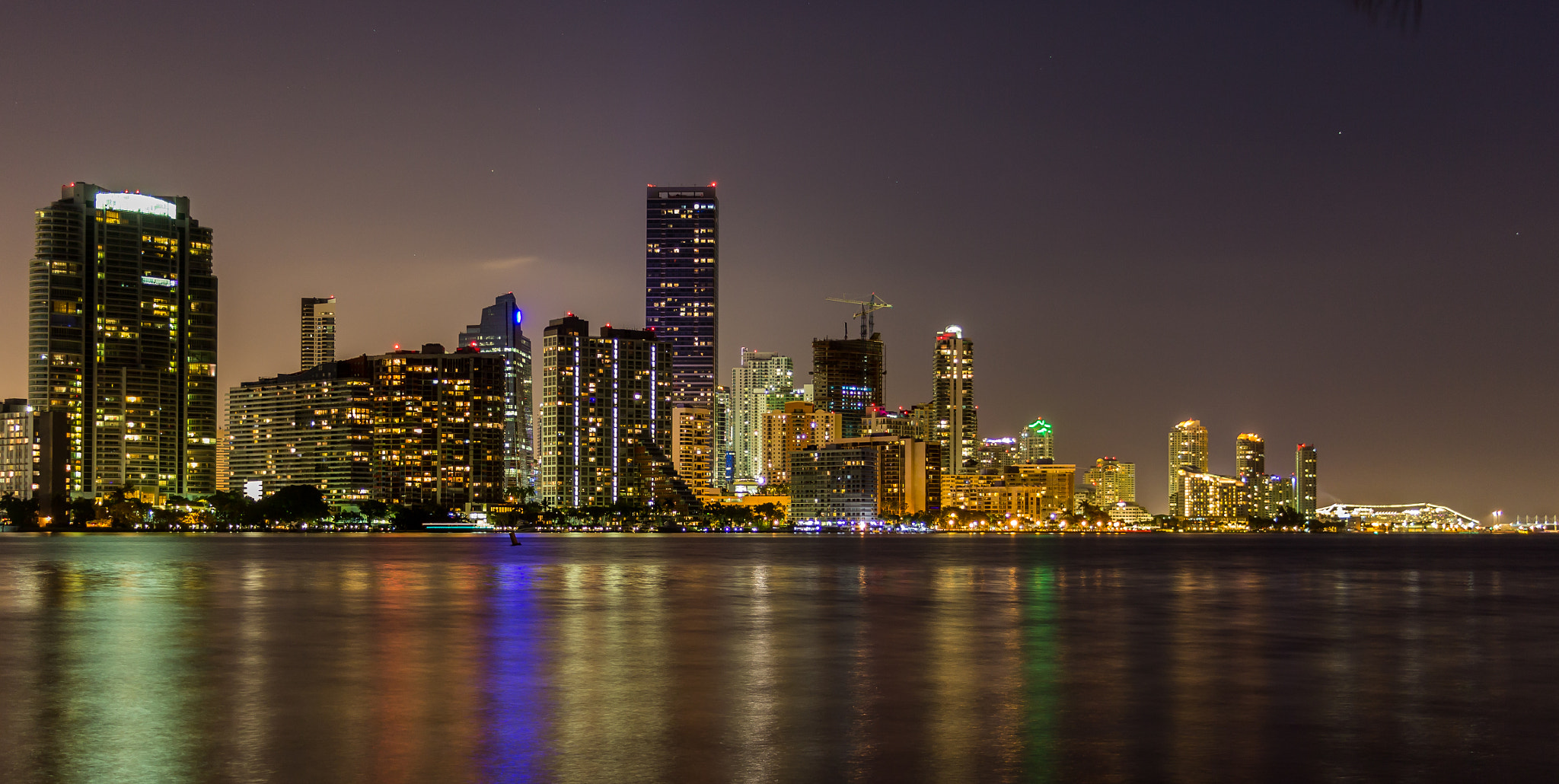Canon EOS 600D (Rebel EOS T3i / EOS Kiss X5) + Canon EF-S 18-135mm F3.5-5.6 IS STM sample photo. Miami' skyline photography