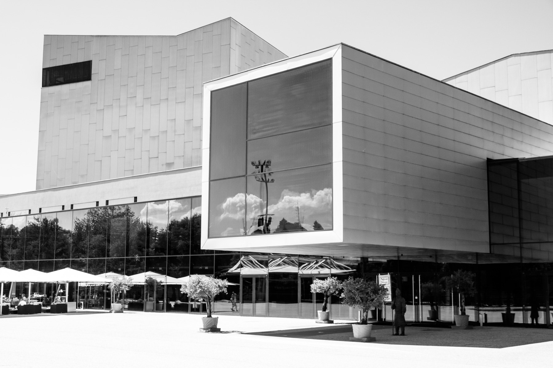 Sigma 18-250mm F3.5-6.3 DC OS HSM sample photo. Schauspielhaus bregenz photography