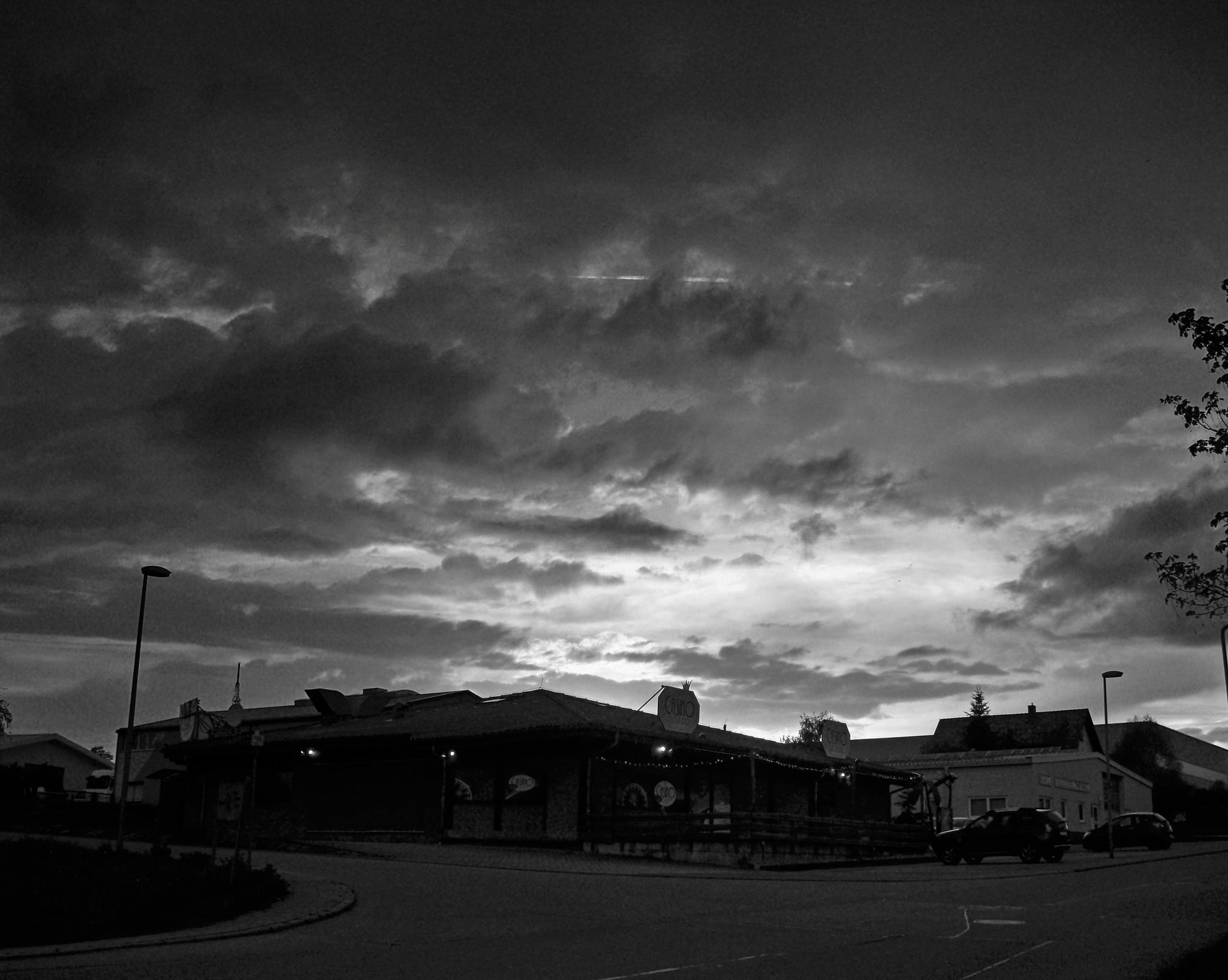 Kodak EasyShare M1033 sample photo. Houses and sky in the afternon photography