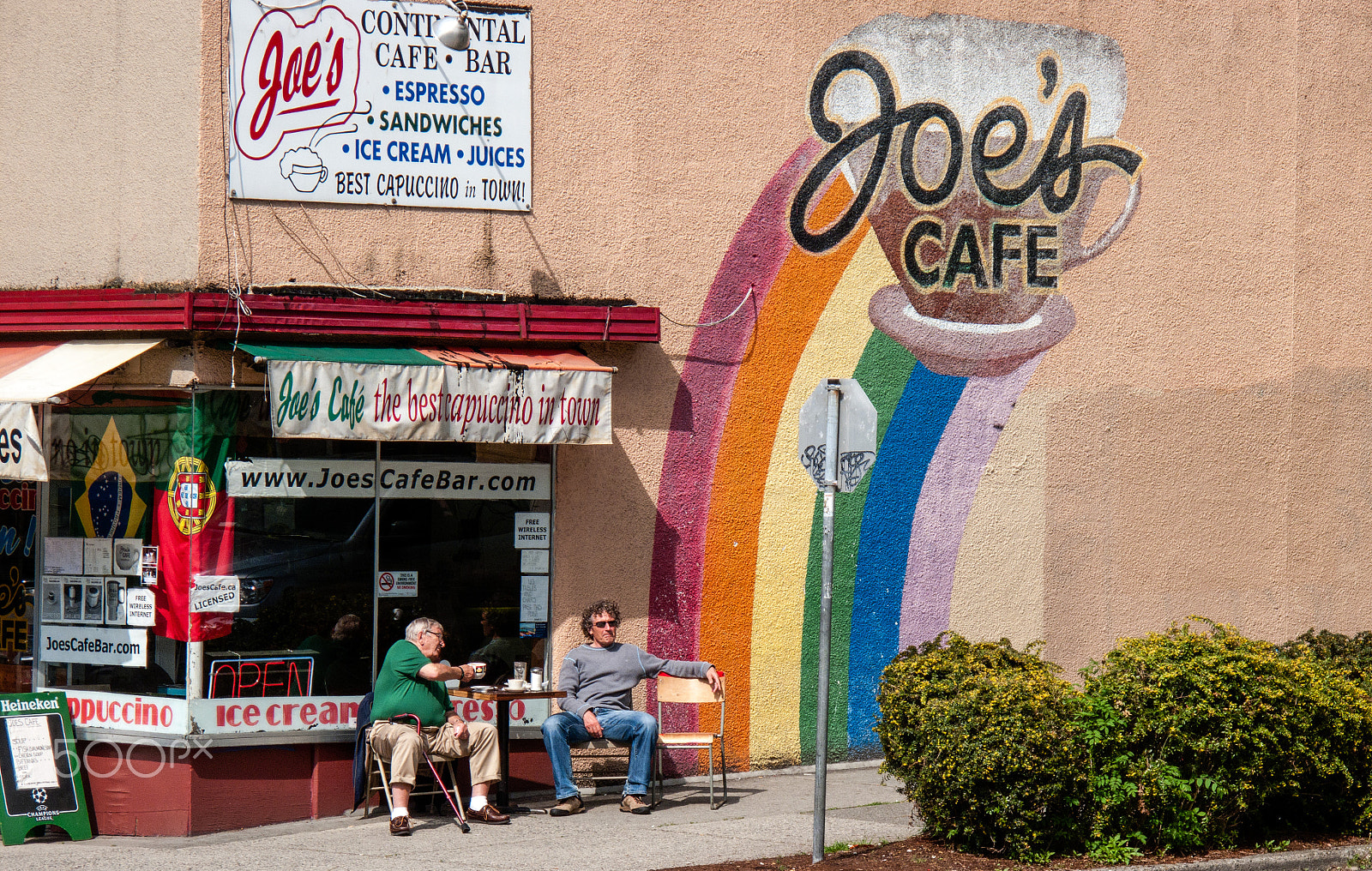 Canon 6.1-30.5 mm sample photo. Joe's cafe photography