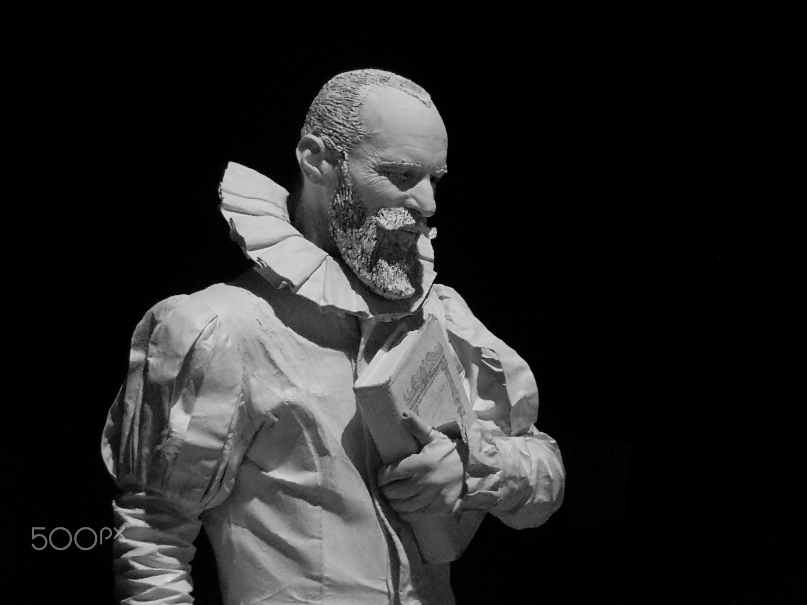 Olympus VR325,VR320,D725 sample photo. Live statue photography