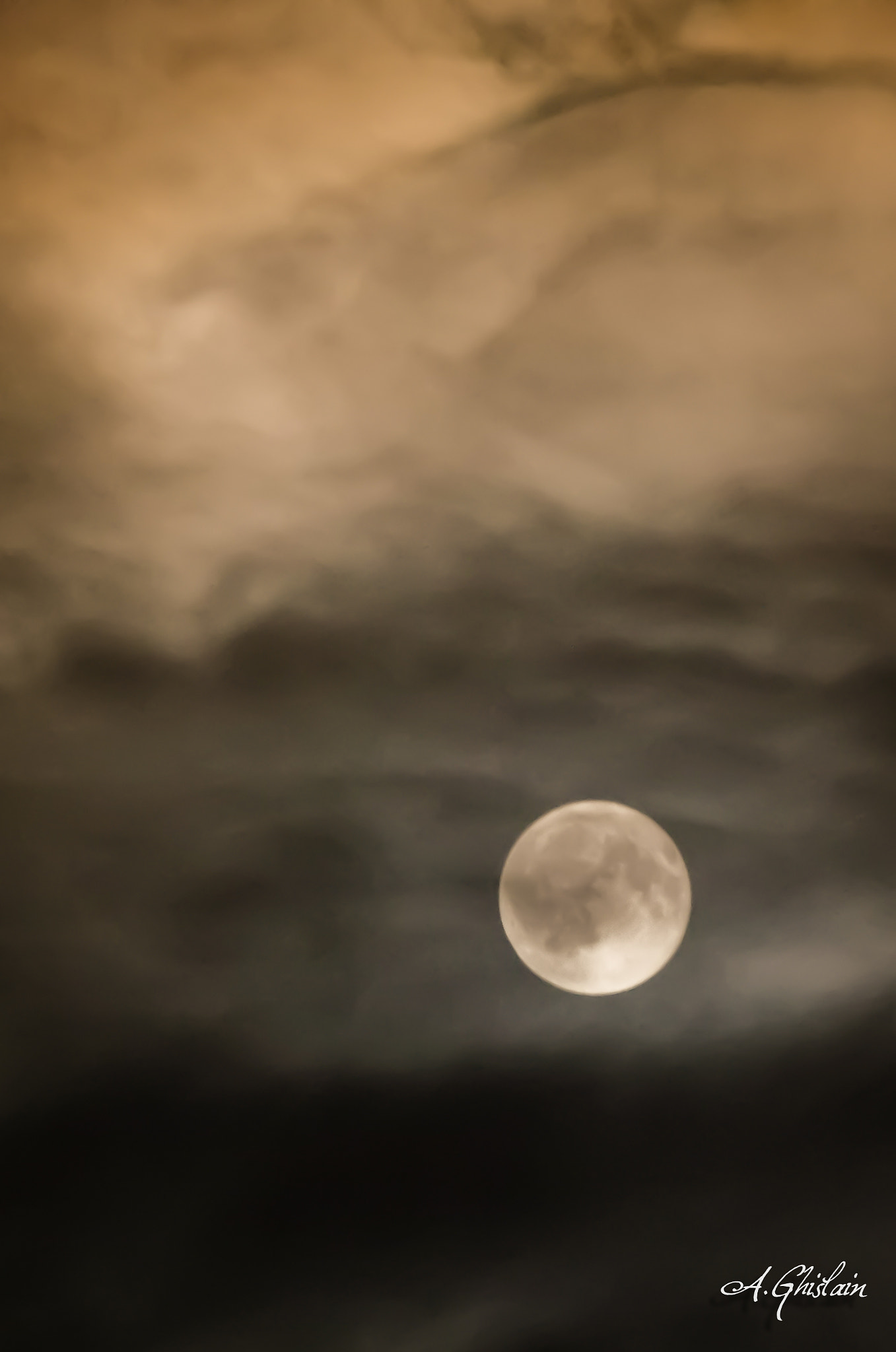 HD Pentax DA 55-300mm F4.0-5.8 ED WR sample photo. Walking on a moon photography