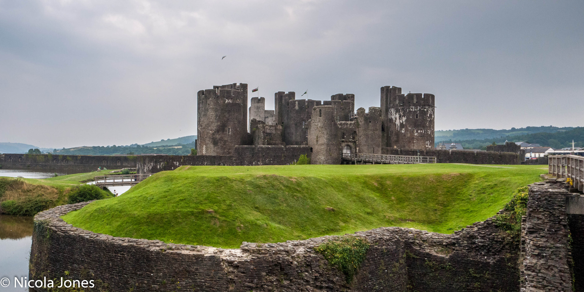 Panasonic Lumix DMC-G1 sample photo. Caerphilly castle photography