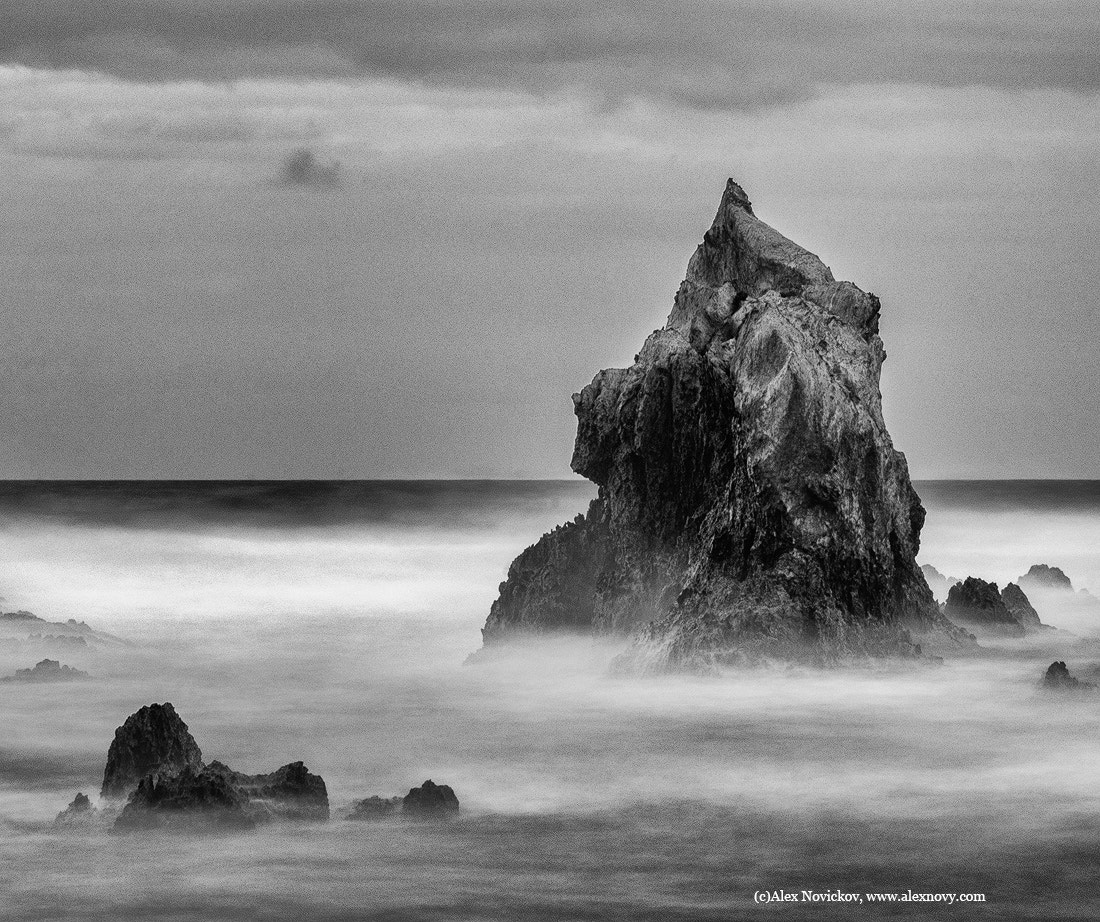 Nikon AF-S Nikkor 70-200mm F4G ED VR sample photo. Camel rock bermagui bw photography