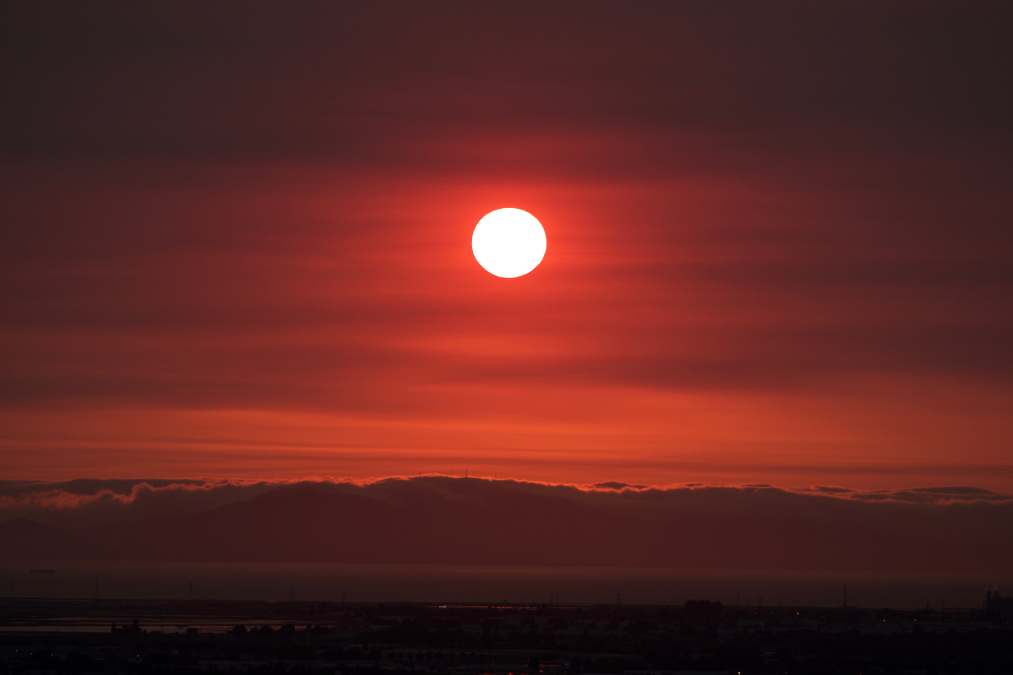 Sony a6000 + Sony FE 70-200mm F4 G OSS sample photo. Red sunset photography