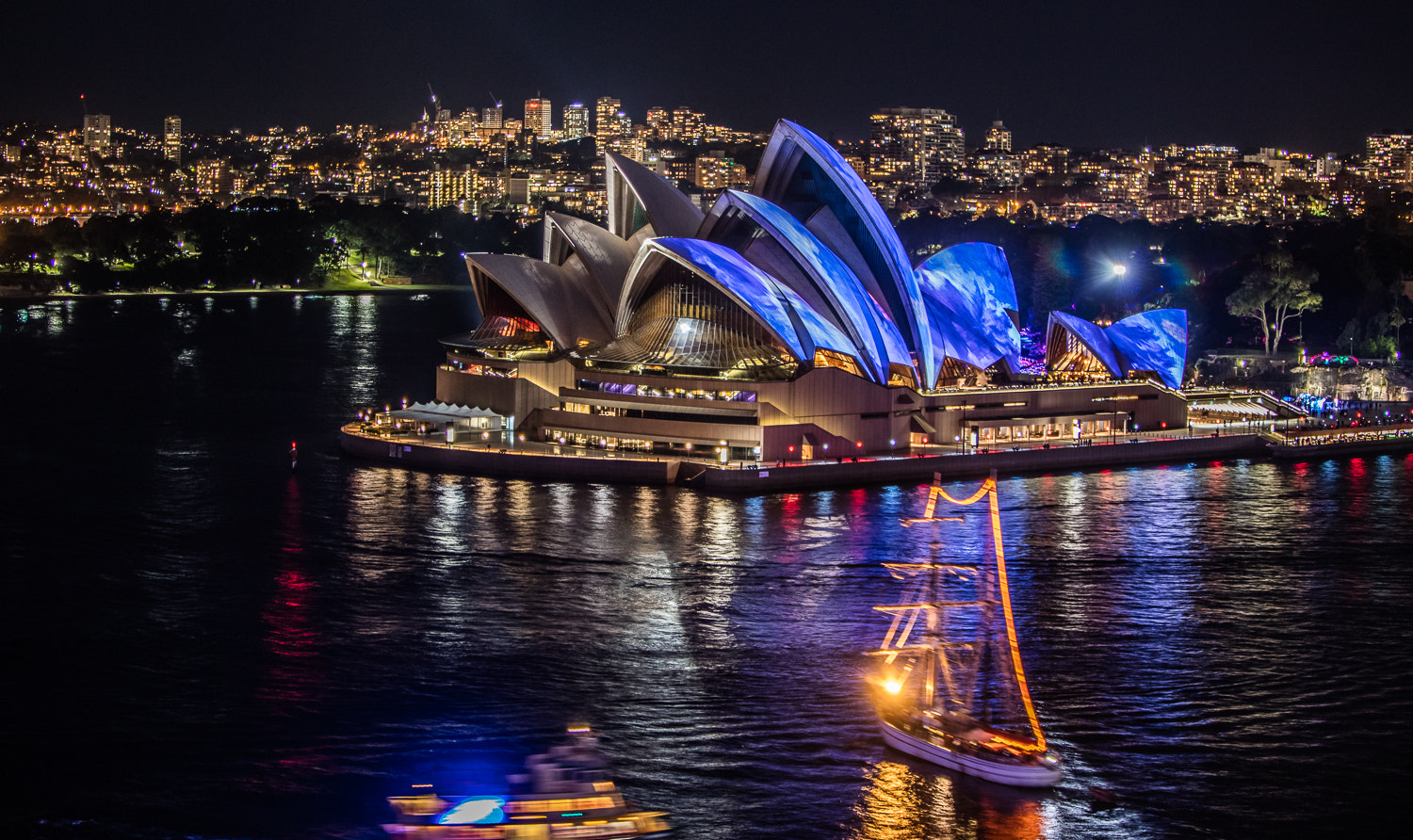 Canon EF 70-200mm F2.8L IS USM sample photo. Vivid sydney photography