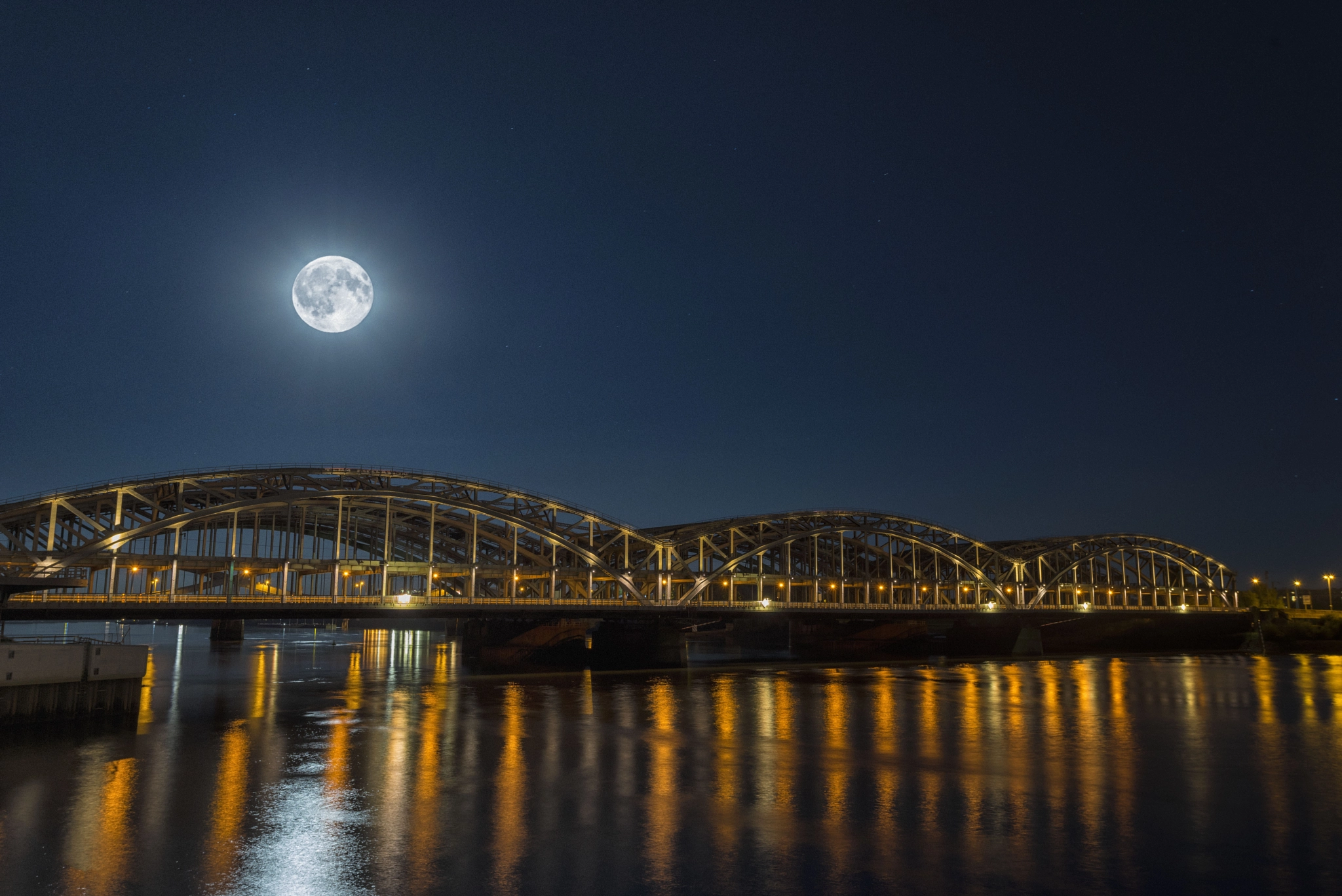 Sony a7R + Canon EF 17-40mm F4L USM sample photo. Freihafenelbbruecke photography