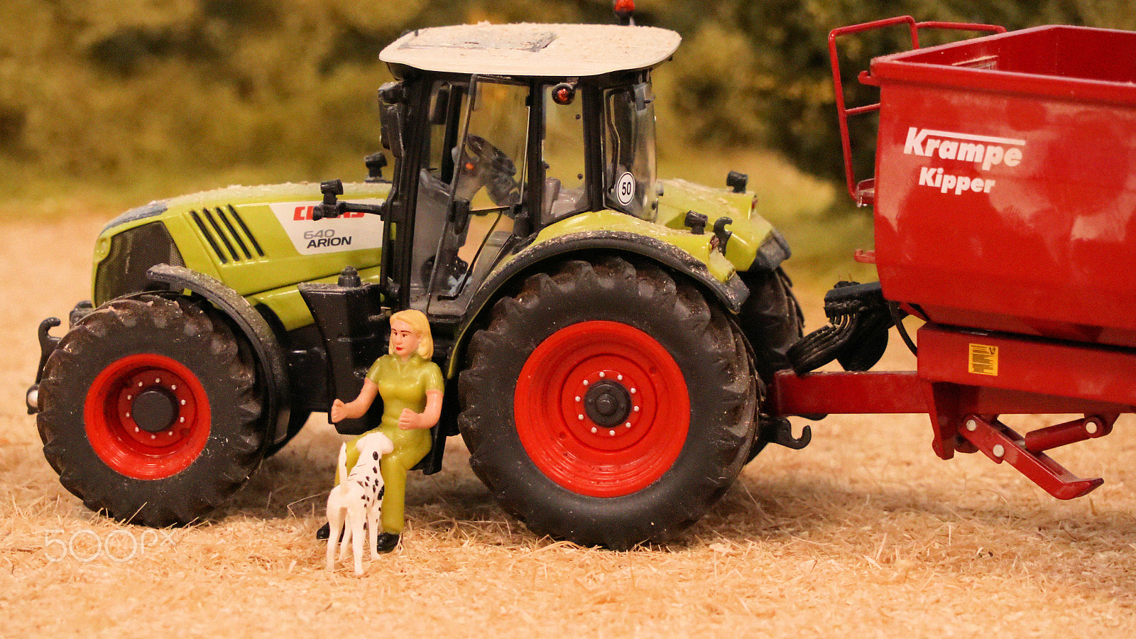 Canon XC10 sample photo. Claas 640 arion photography