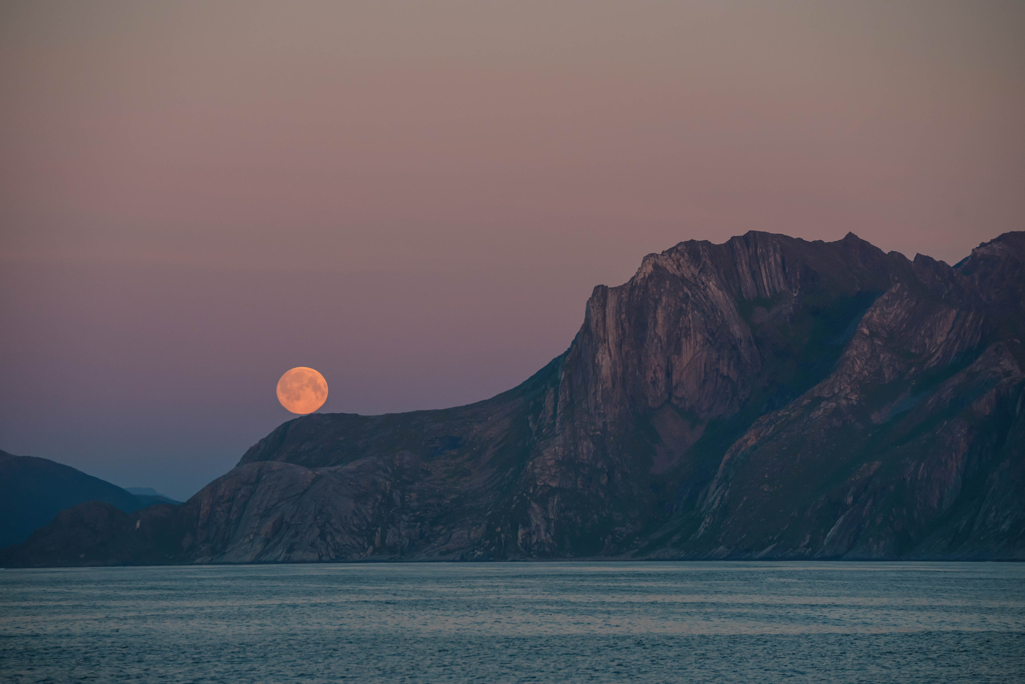 Tamron SP 70-200mm F2.8 Di VC USD sample photo. Jumping moon photography